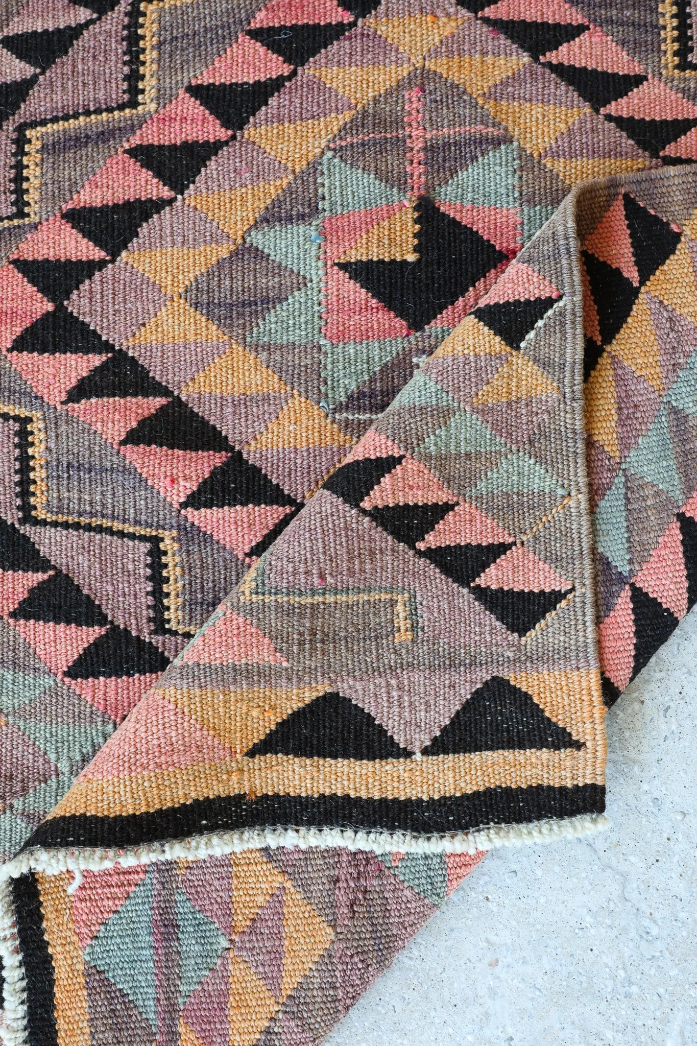 15344 Handwoven Vintage Rug 2’10x9’4