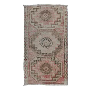 3704 Handwoven Vintage Rug 1’8x2'11