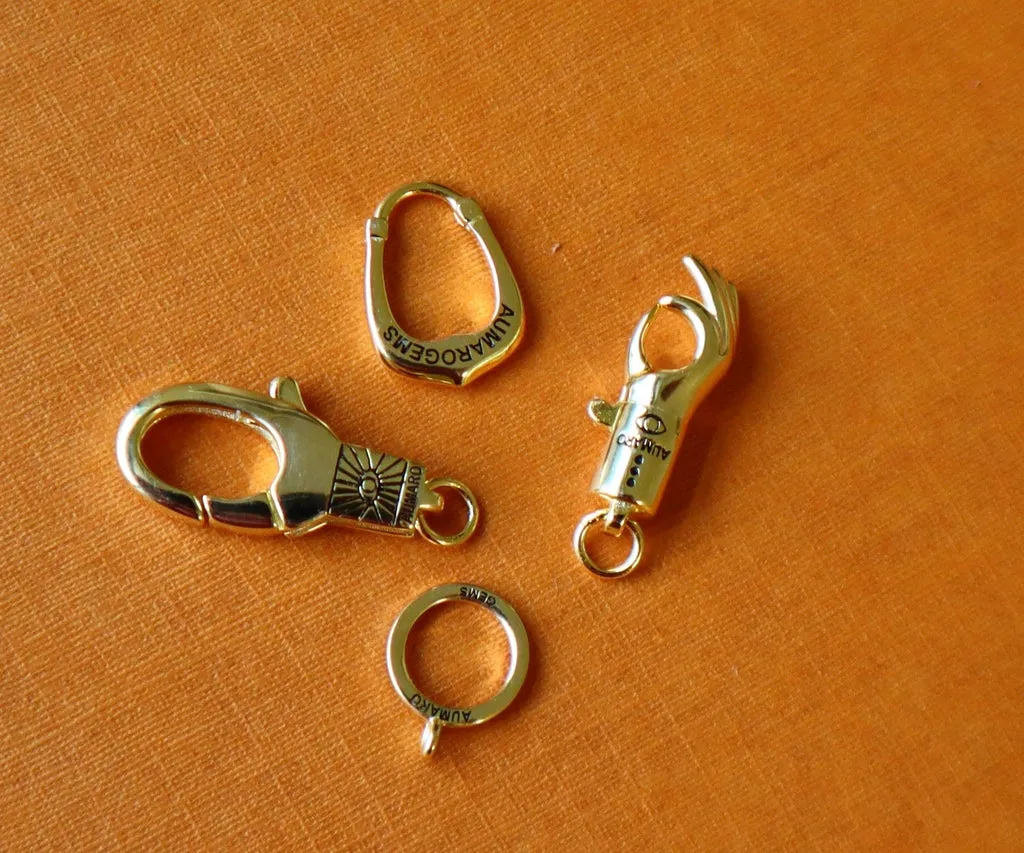 AUMAROGEMS Blessing Hand Clasp