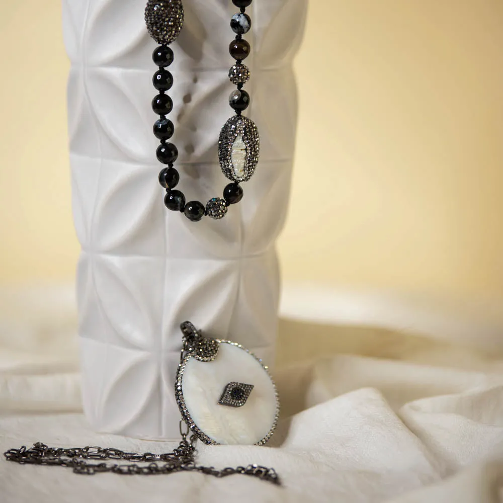 Black Tie Agate Necklace
