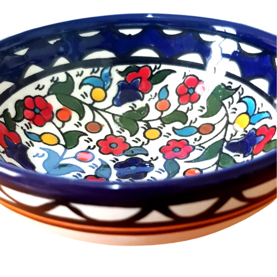 Ceramic bowls for serving or decoration. 14 cm