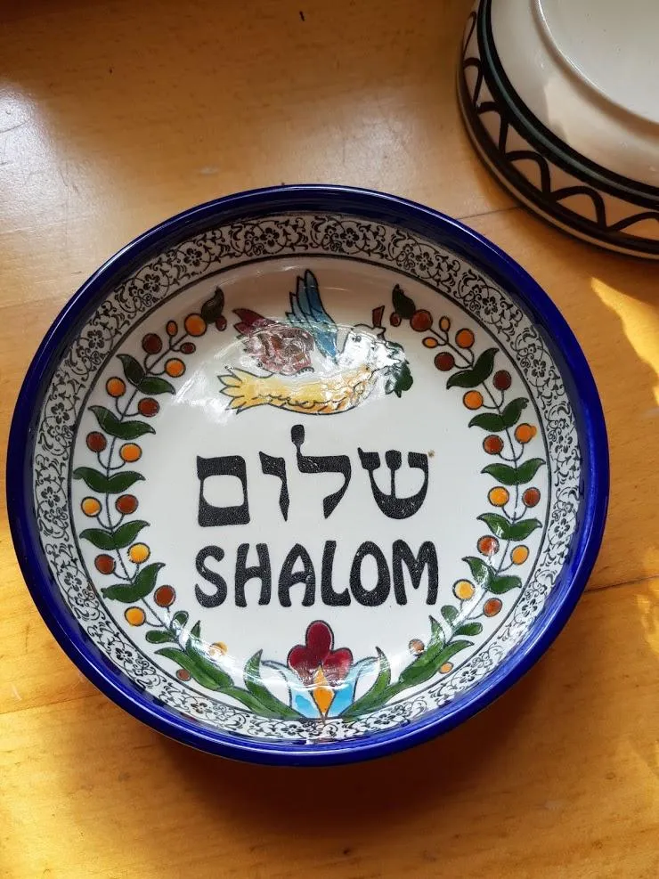 Ceramic bowls for serving or decoration. 14 cm