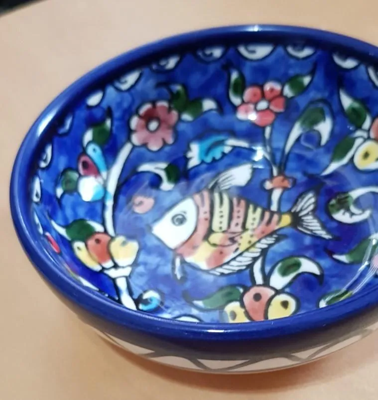 Ceramic bowls for serving or decoration. 14 cm