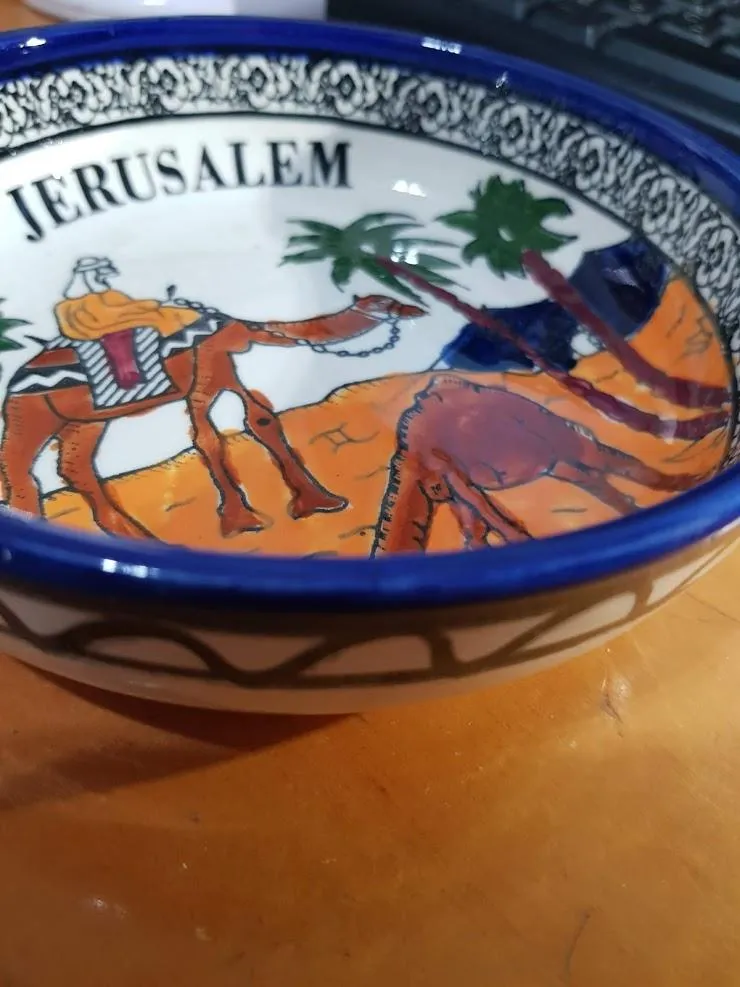 Ceramic bowls for serving or decoration. 14 cm