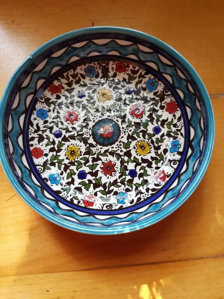 Ceramic bowls for serving or decoration. 14 cm