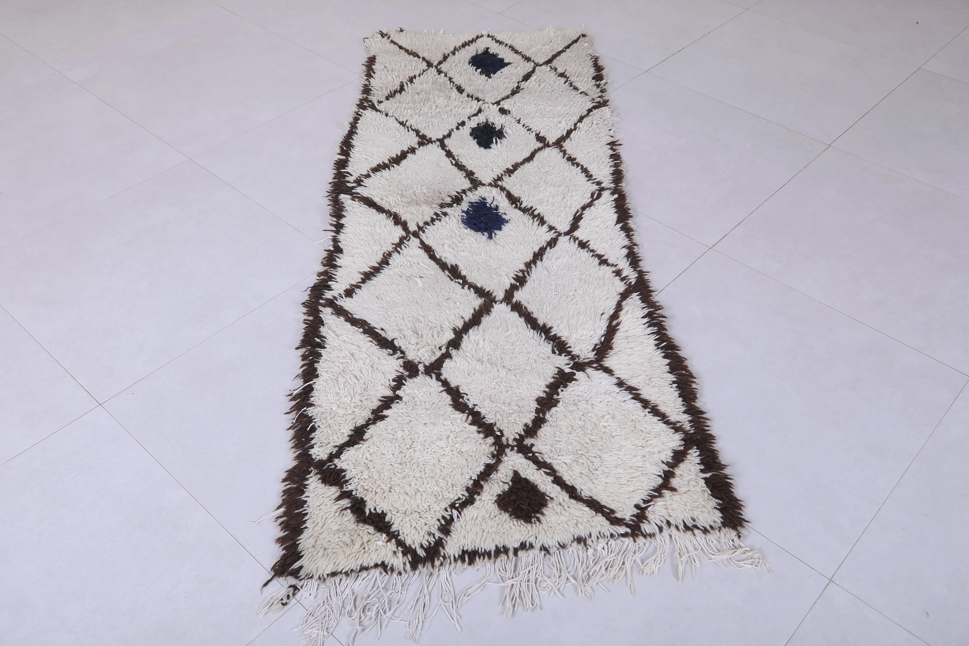 Classic Moroccan Berber Rug - Black & White Diamond Pattern 2.2 x 6.1 Feet