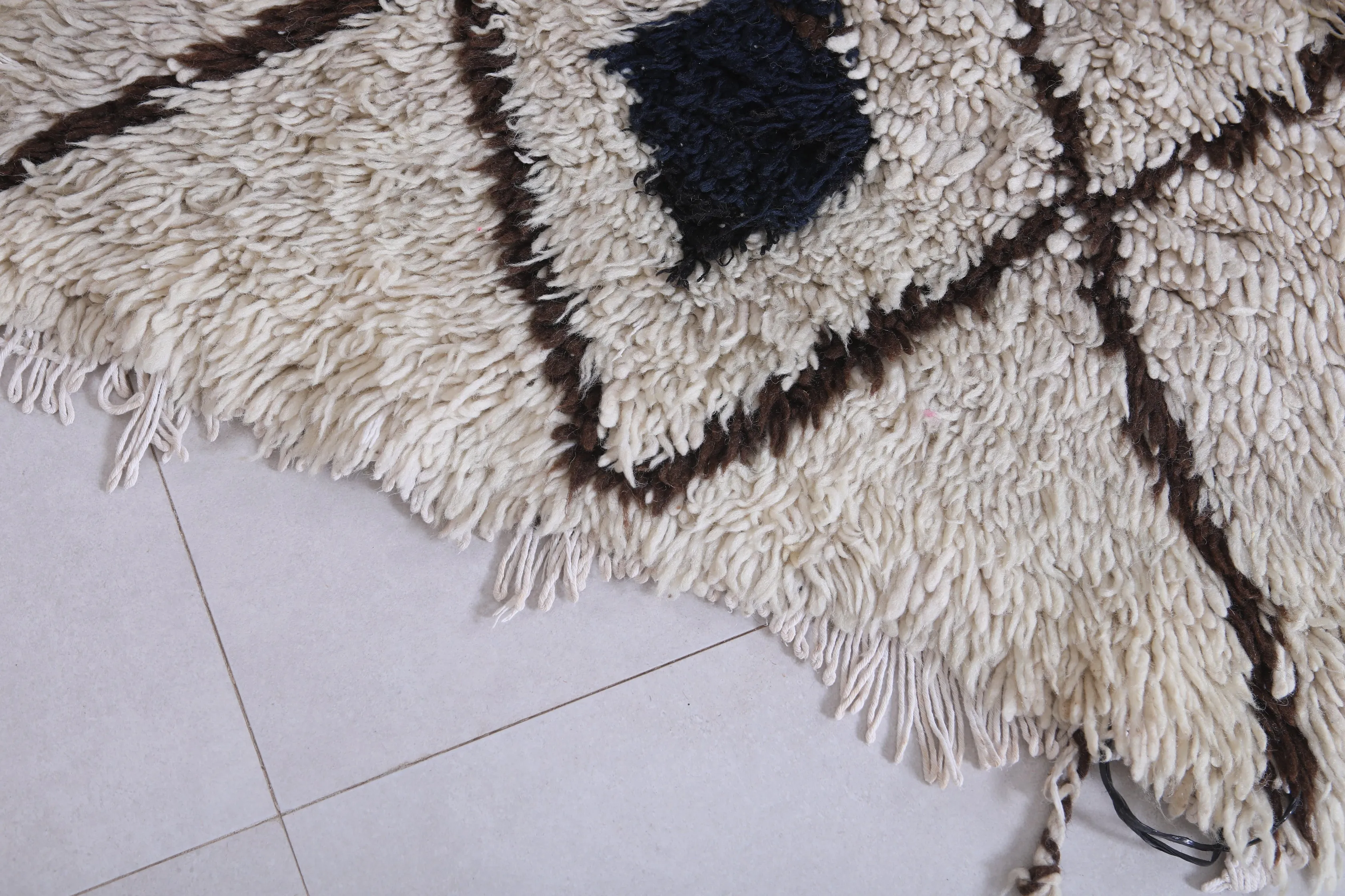 Classic Moroccan Berber Rug - Black & White Diamond Pattern 2.2 x 6.1 Feet
