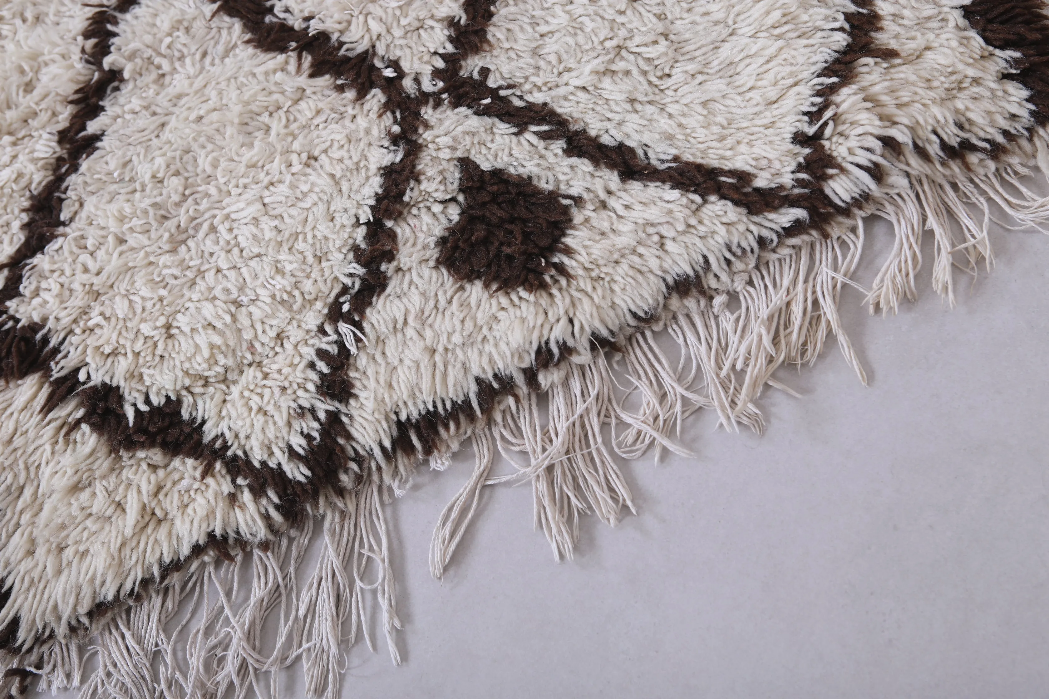 Classic Moroccan Berber Rug - Black & White Diamond Pattern 2.2 x 6.1 Feet