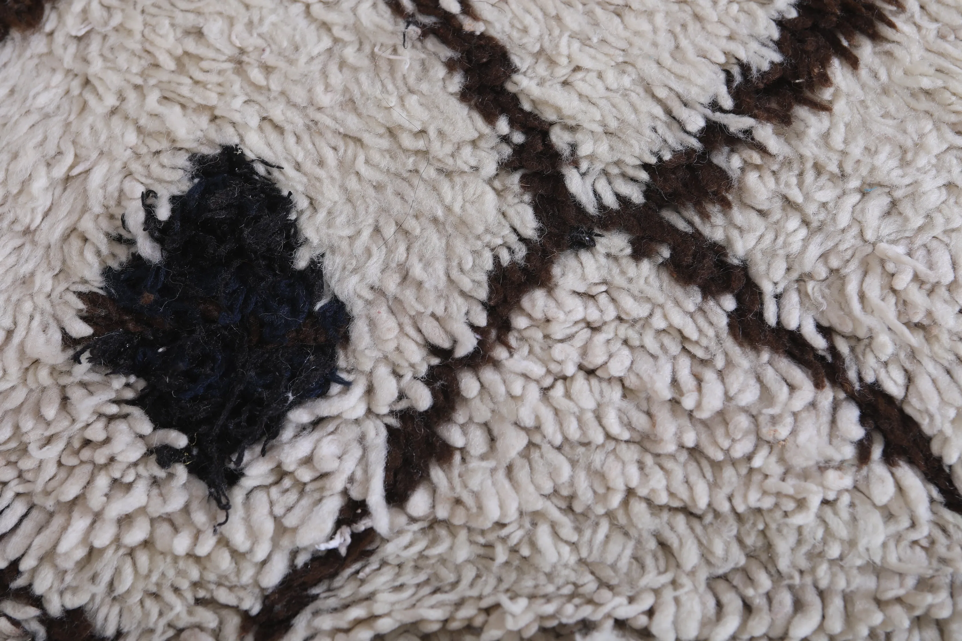 Classic Moroccan Berber Rug - Black & White Diamond Pattern 2.2 x 6.1 Feet