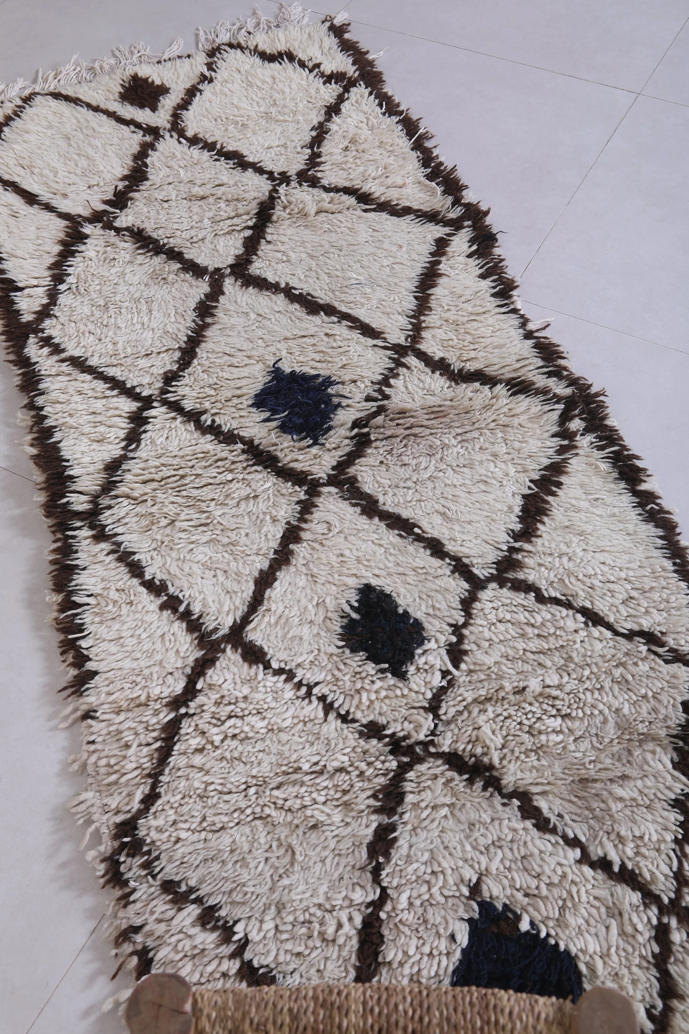 Classic Moroccan Berber Rug - Black & White Diamond Pattern 2.2 x 6.1 Feet