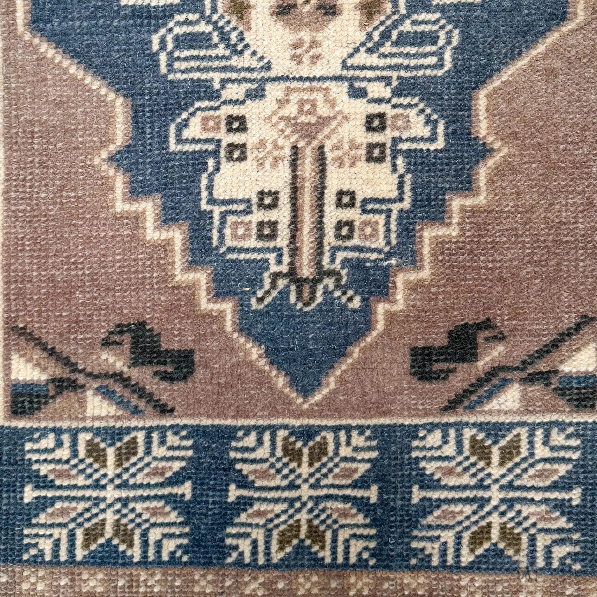 ER23 Handwoven Vintage Rug 1'3x3'4