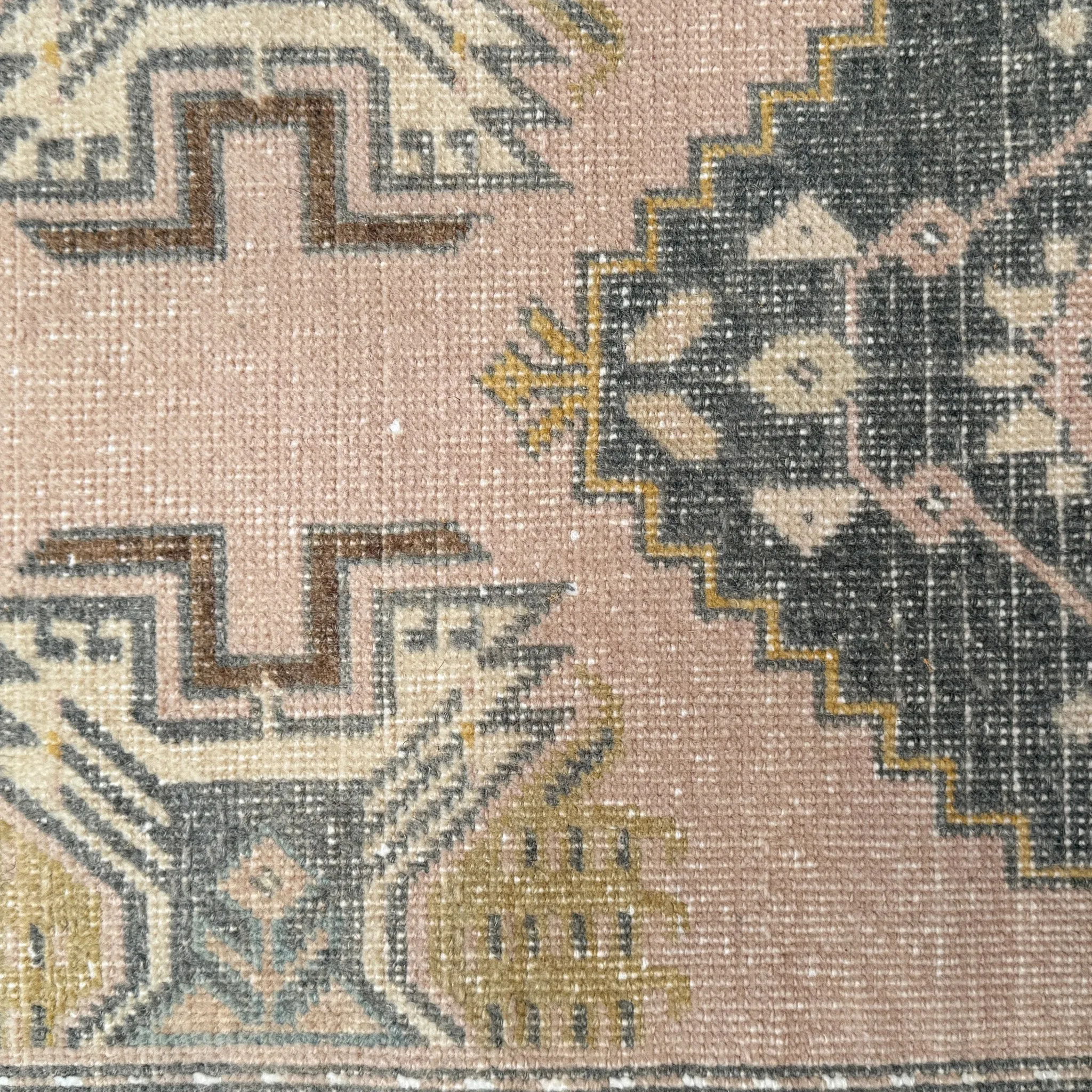 ER29 Handwoven Vintage Rug 1'8x3'4