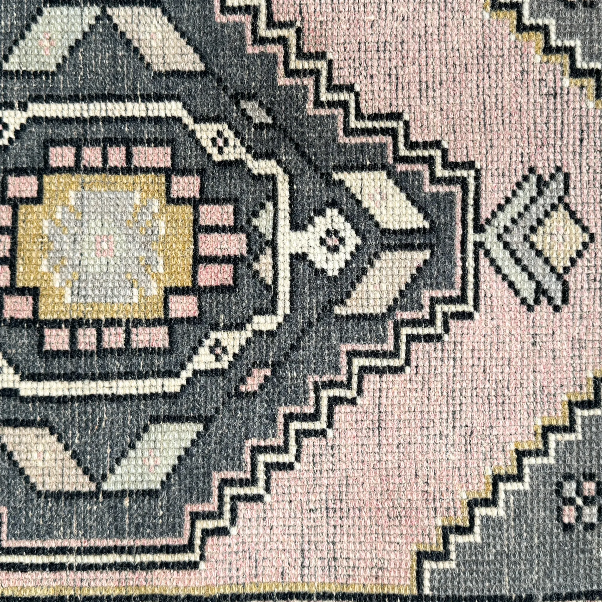 ER52 Handwoven Vintage Rug 1'7x3