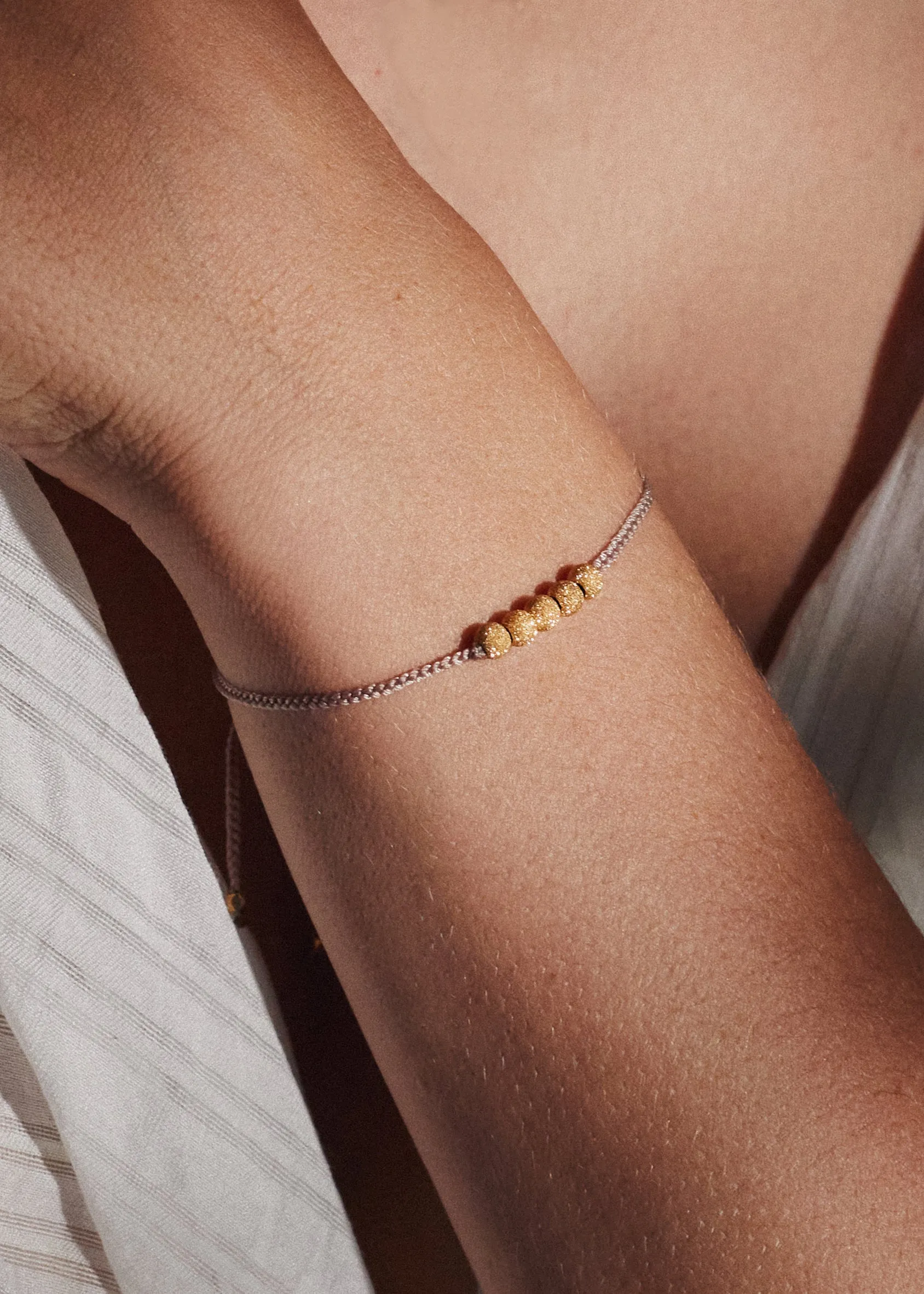 Essence Silk Bracelet / gold