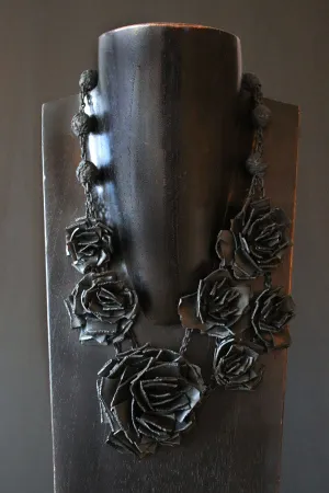 Grazia Fortuna Ward Small Black Flower Necklace
