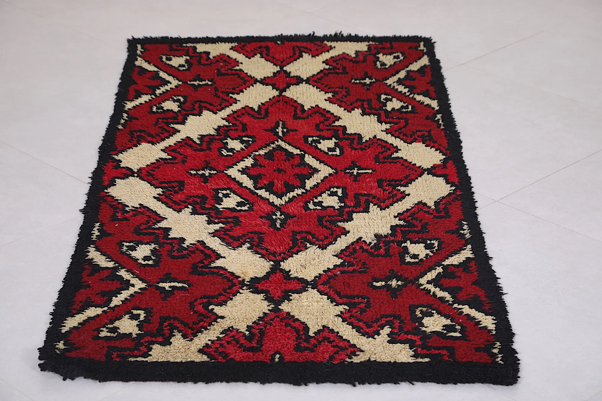 Hand-Woven Moroccan Rug 2.7 x 5.7 ft - Unique Berber Design