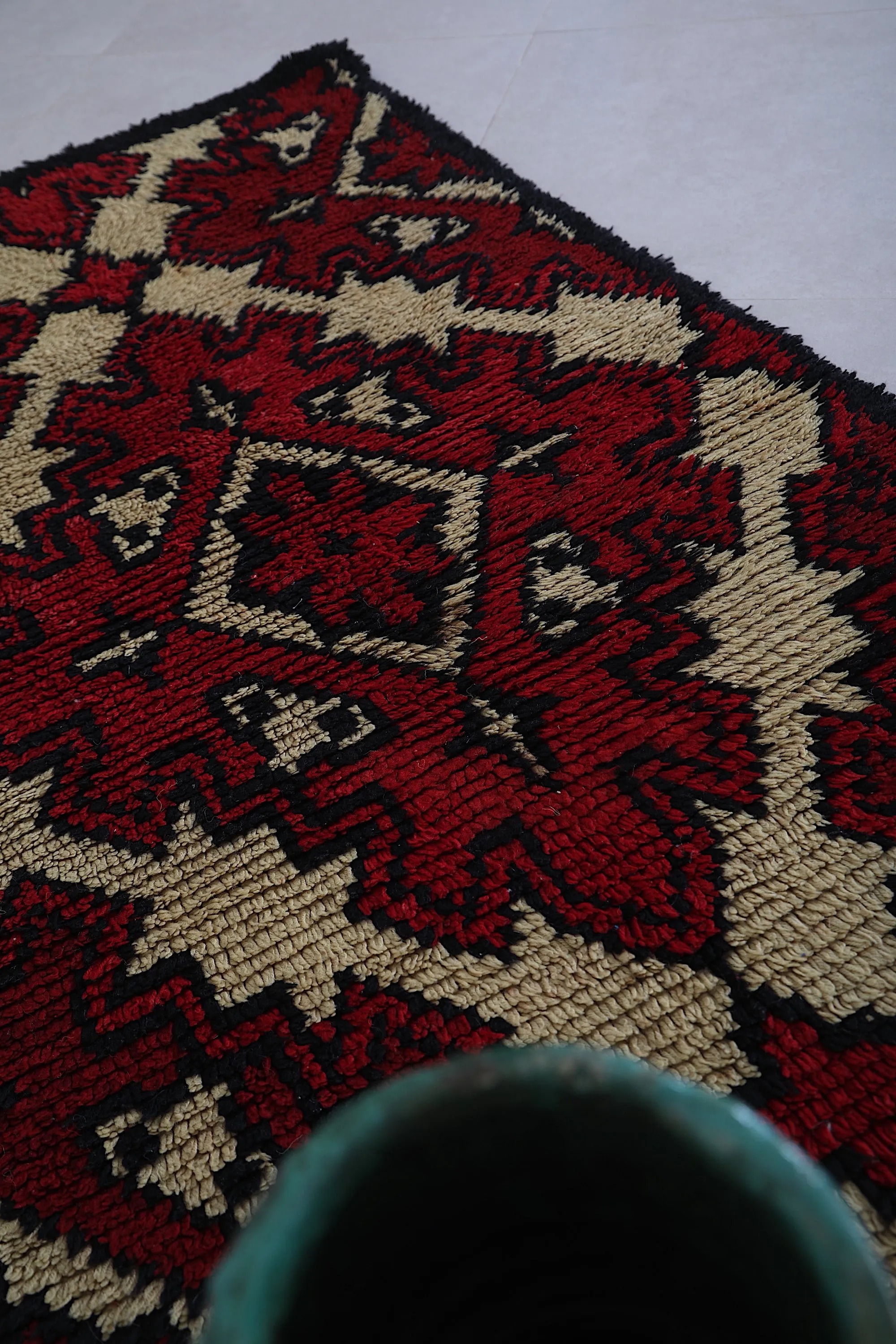 Hand-Woven Moroccan Rug 2.7 x 5.7 ft - Unique Berber Design