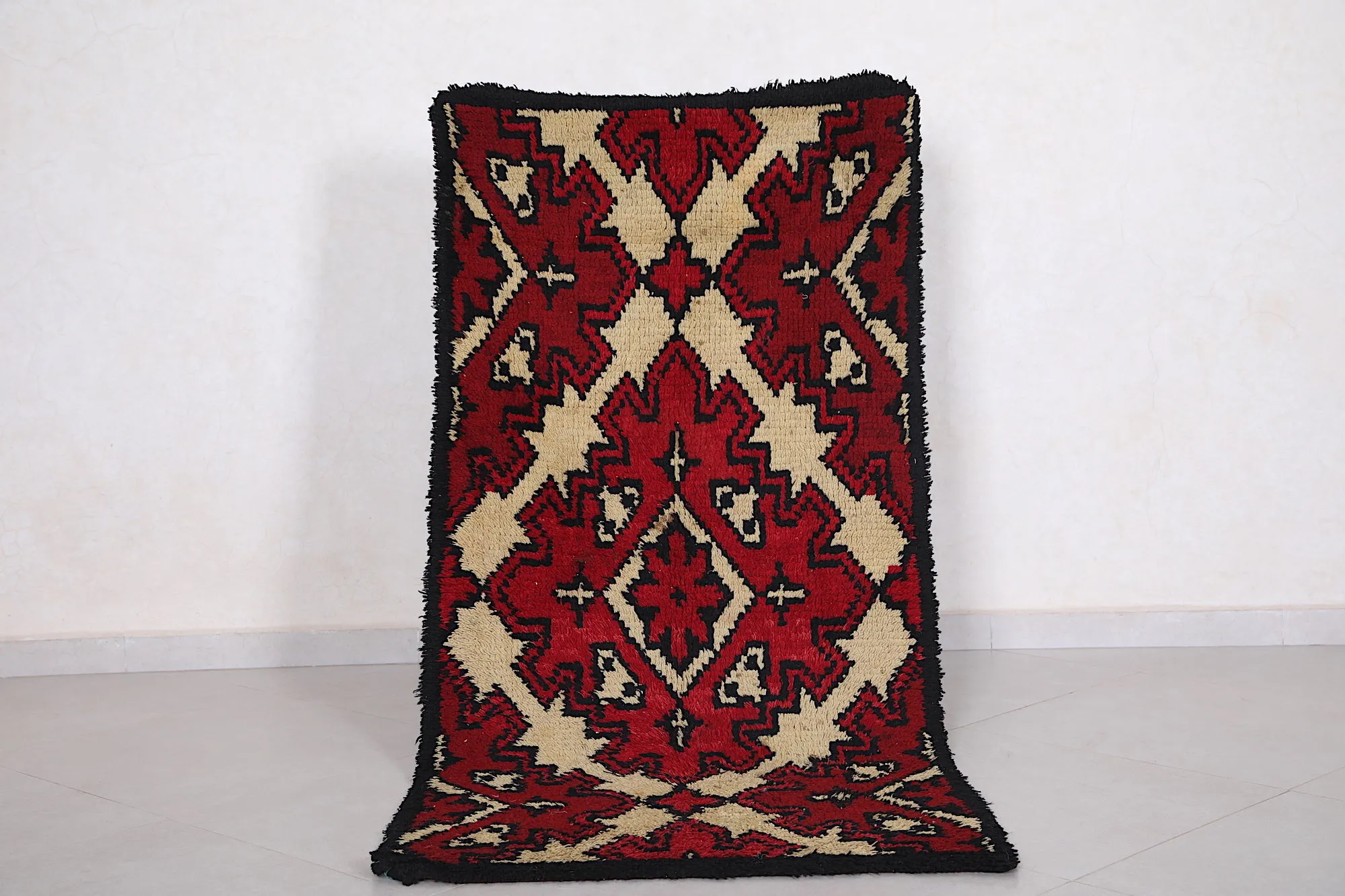 Hand-Woven Moroccan Rug 2.7 x 5.7 ft - Unique Berber Design