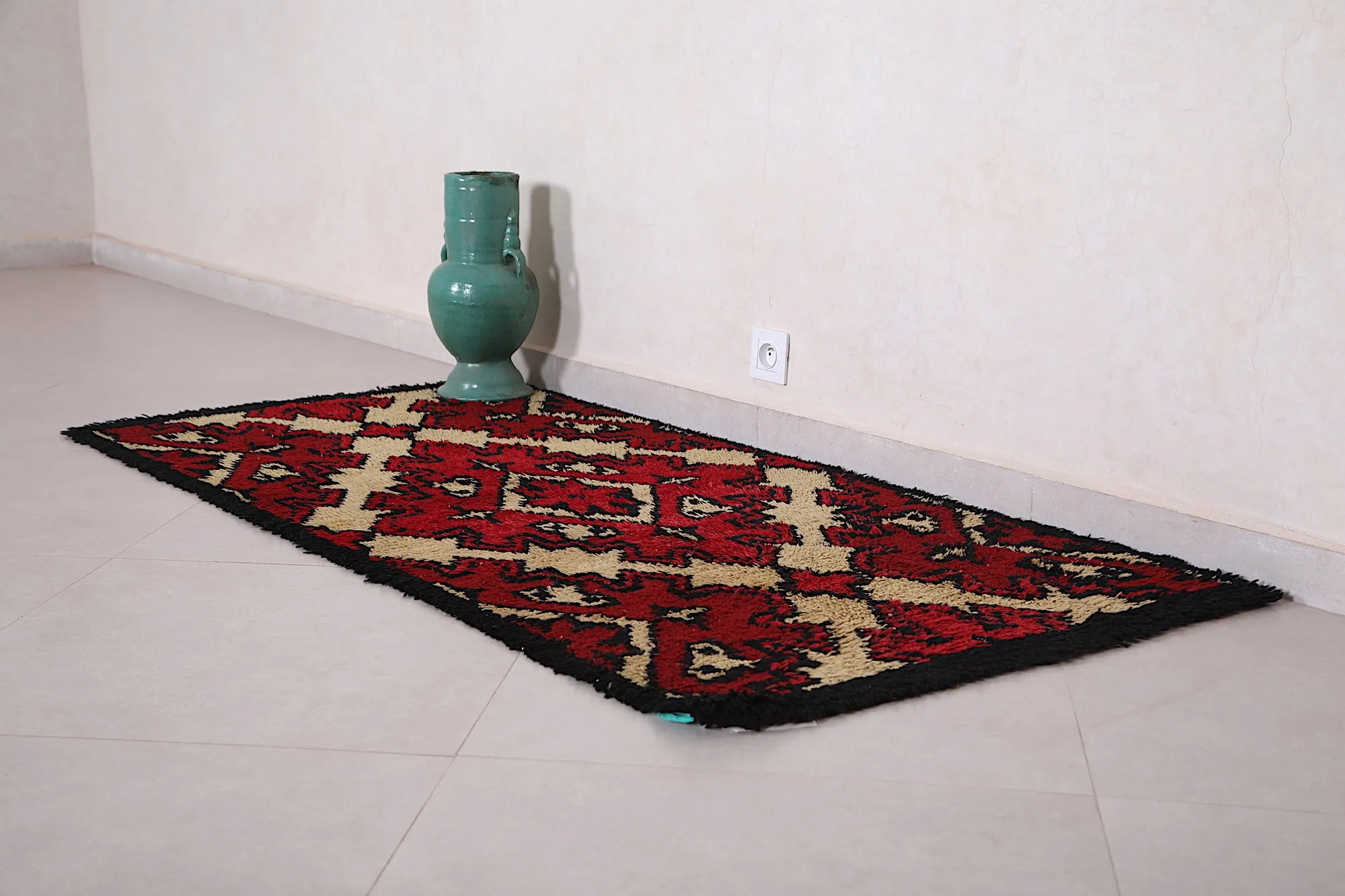 Hand-Woven Moroccan Rug 2.7 x 5.7 ft - Unique Berber Design