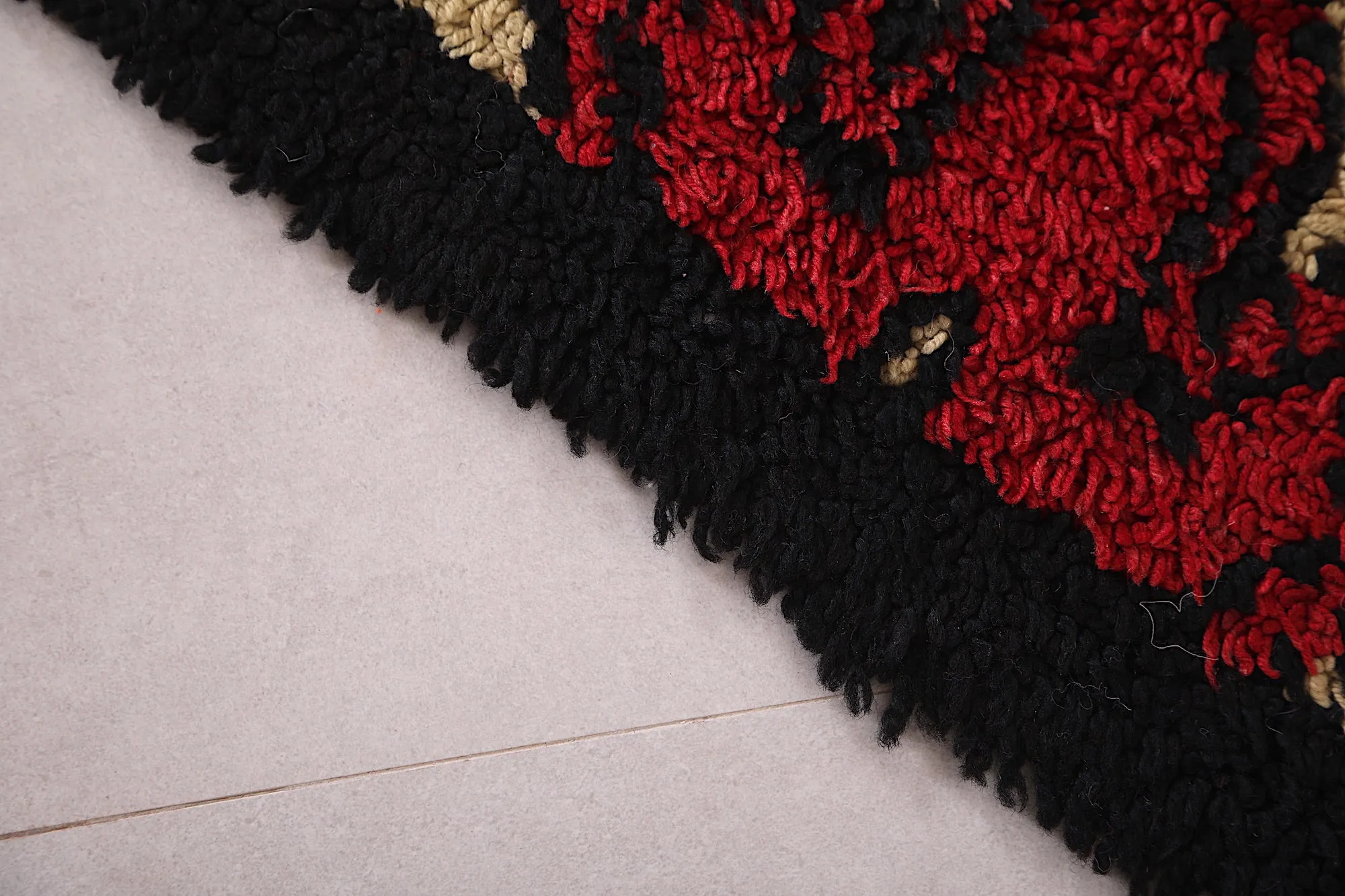 Hand-Woven Moroccan Rug 2.7 x 5.7 ft - Unique Berber Design