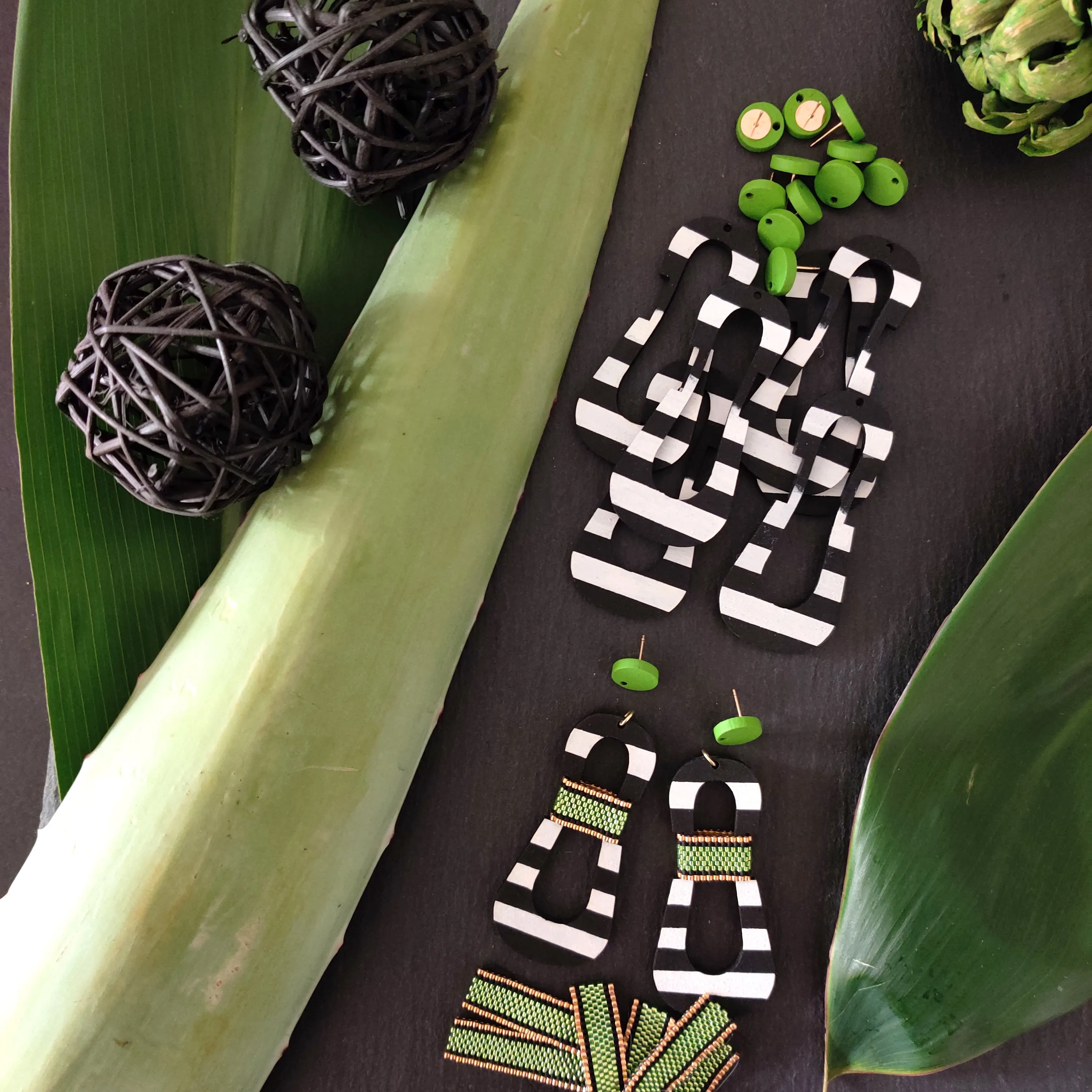 HOURGLASS EARRINGS | LIME