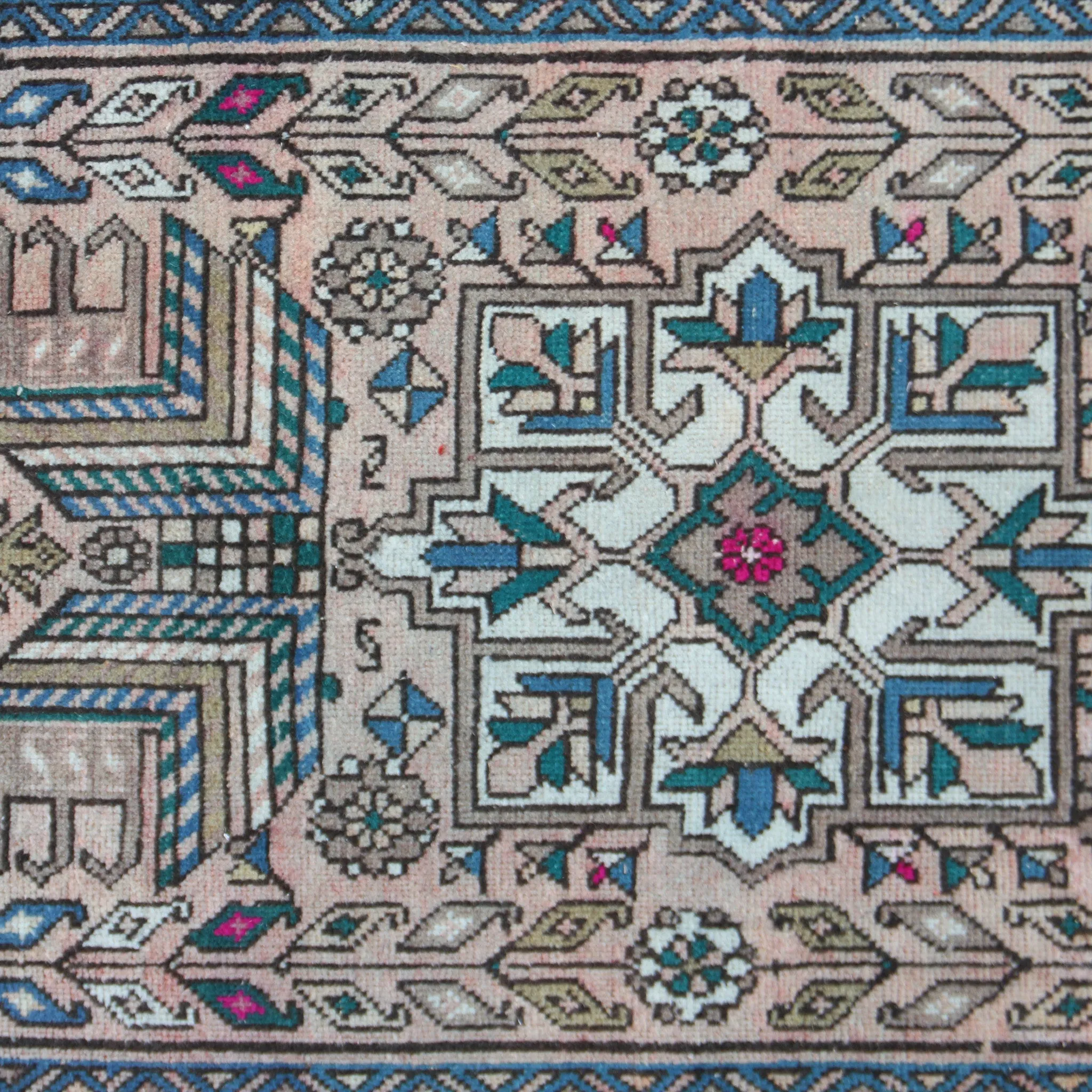 MA20 Handwoven Vintage Rug 3’2x12’7