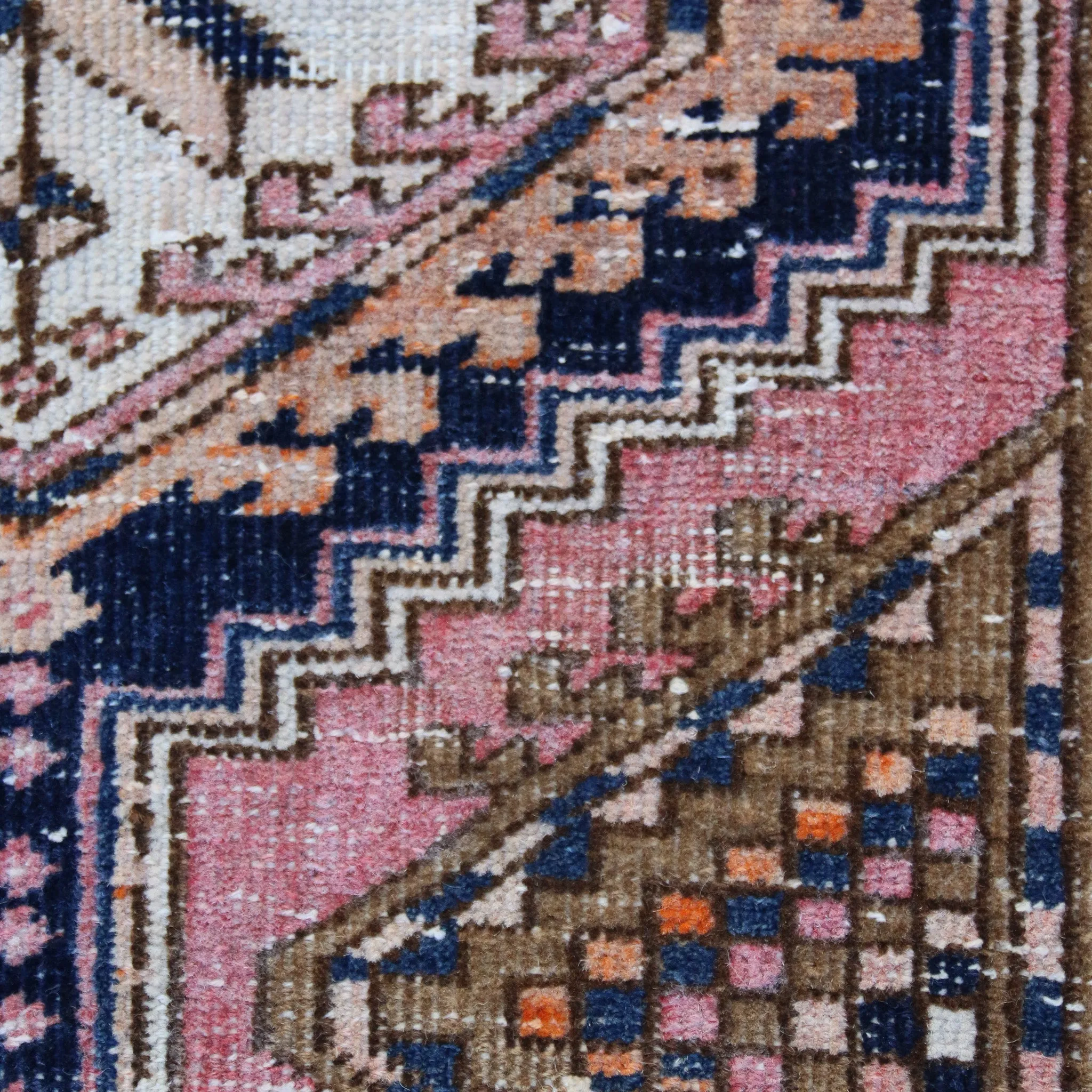 MA23 Handwoven Vintage Rug 3’2x7’4