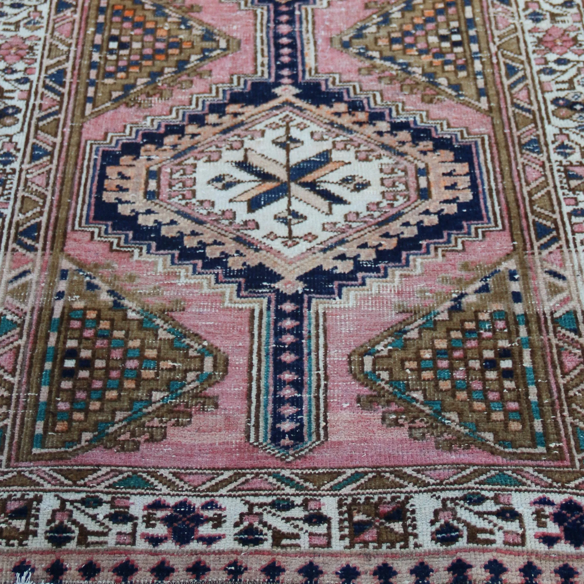 MA23 Handwoven Vintage Rug 3’2x7’4