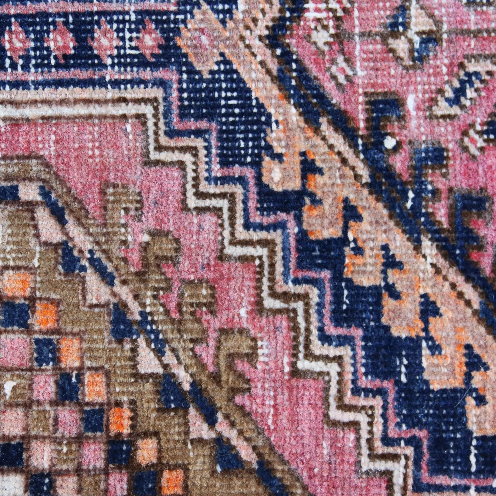 MA23 Handwoven Vintage Rug 3’2x7’4