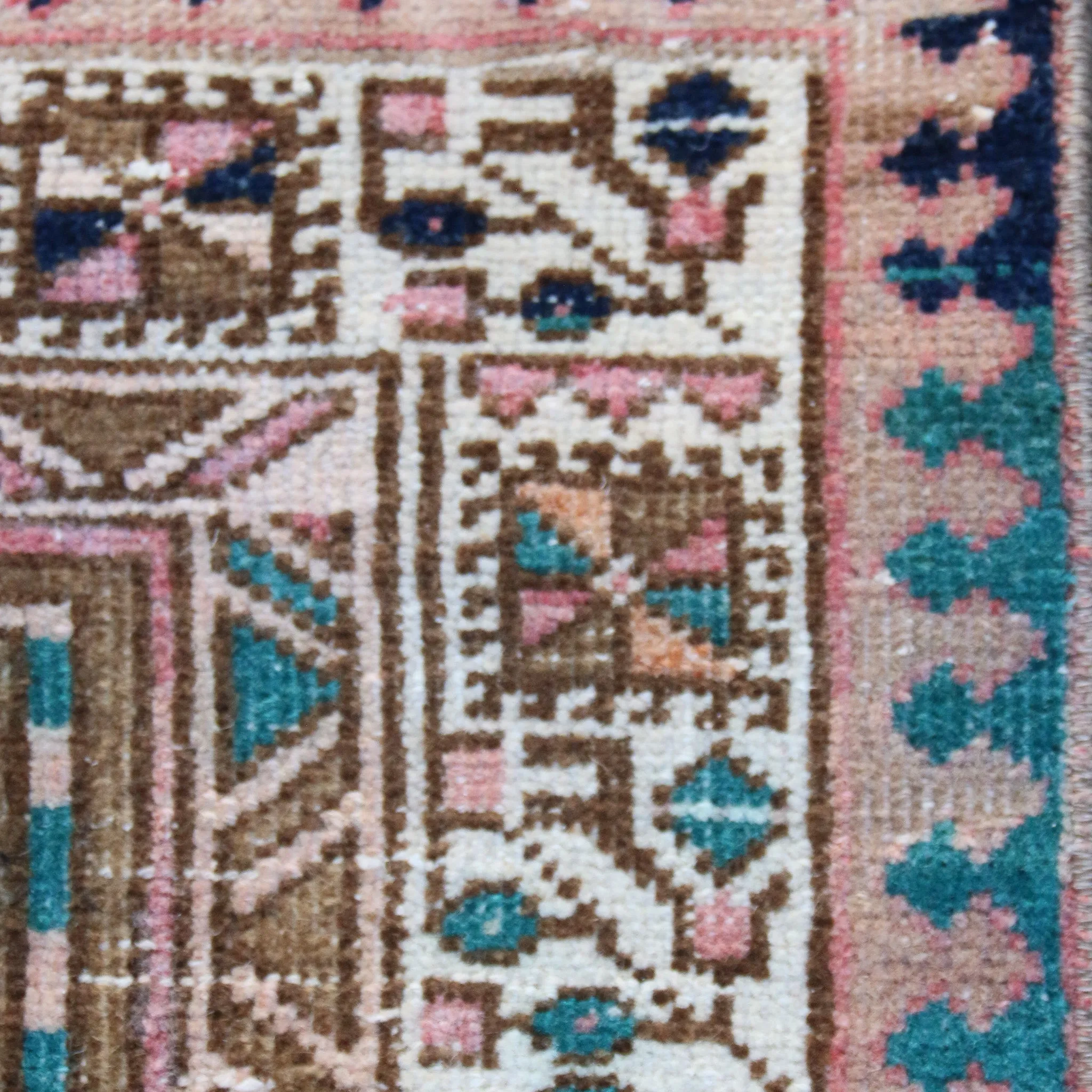 MA23 Handwoven Vintage Rug 3’2x7’4
