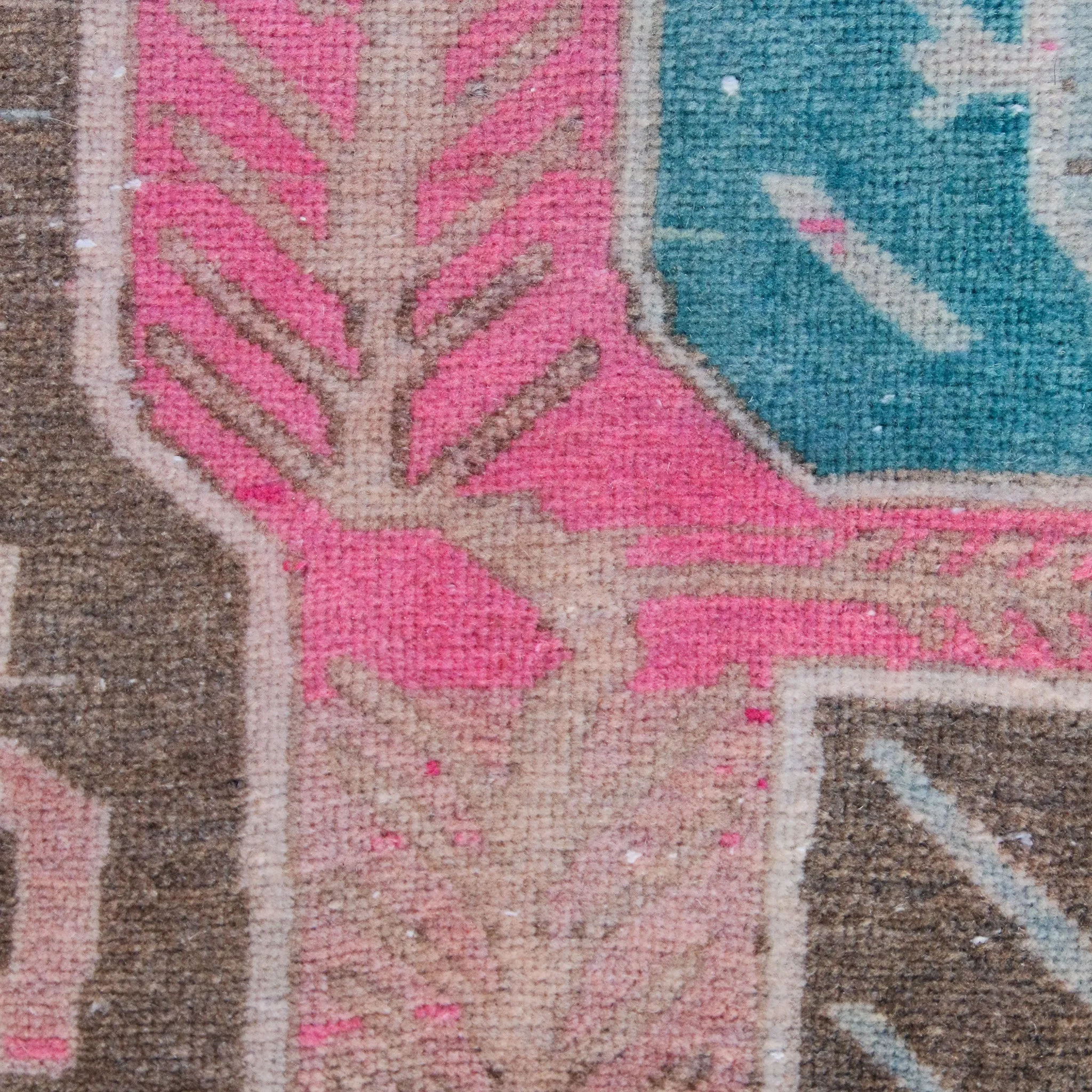 MA27 Handwoven Vintage Rug 2’11x9’2