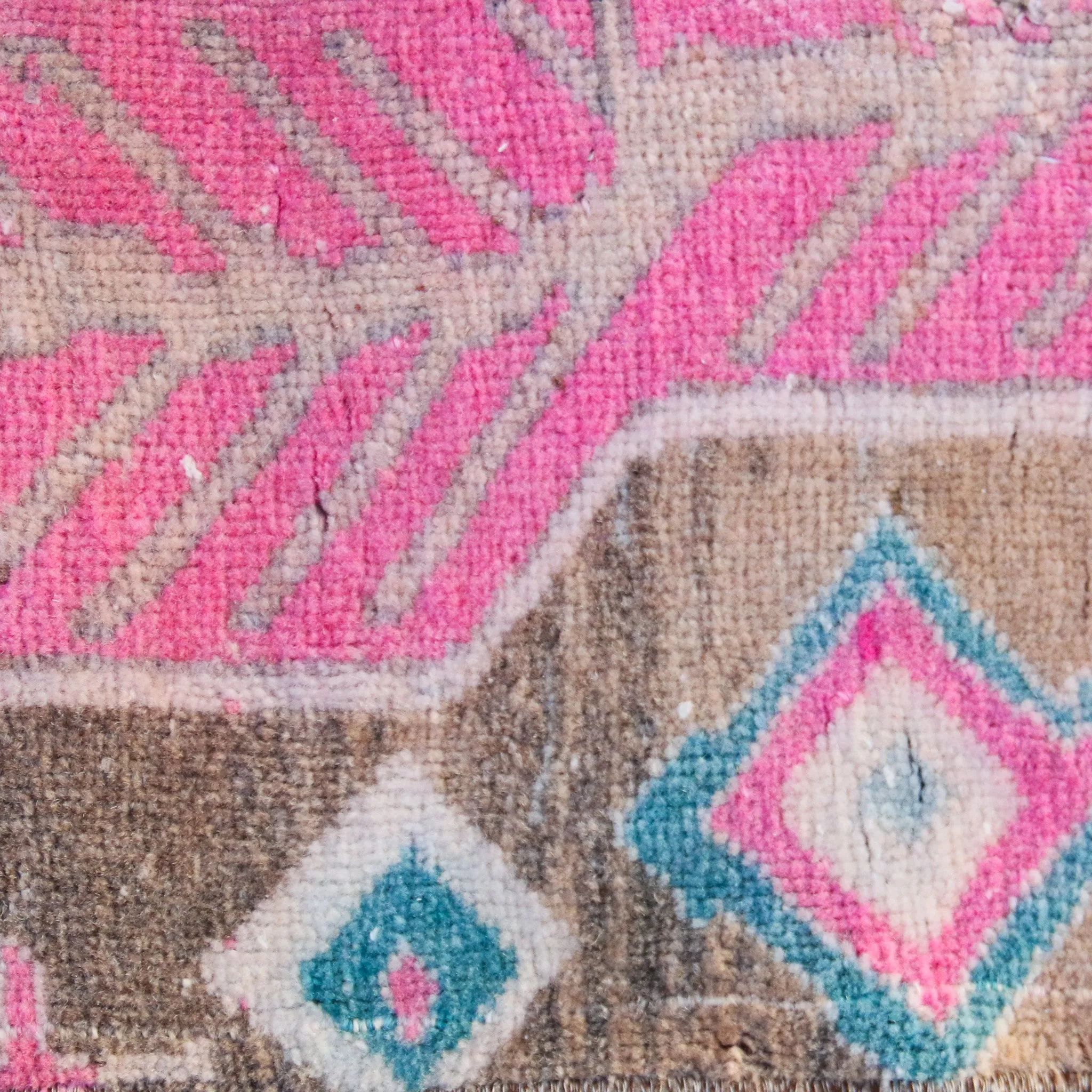 MA27 Handwoven Vintage Rug 2’11x9’2
