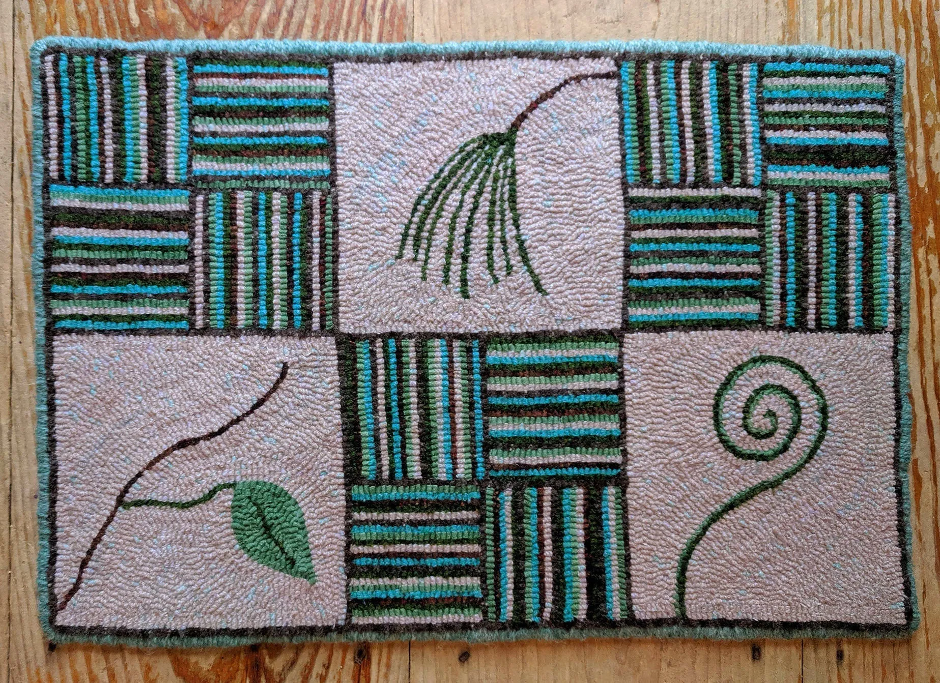 Maine Hit or Miss - 16" x 24" Rug Hooking Kit