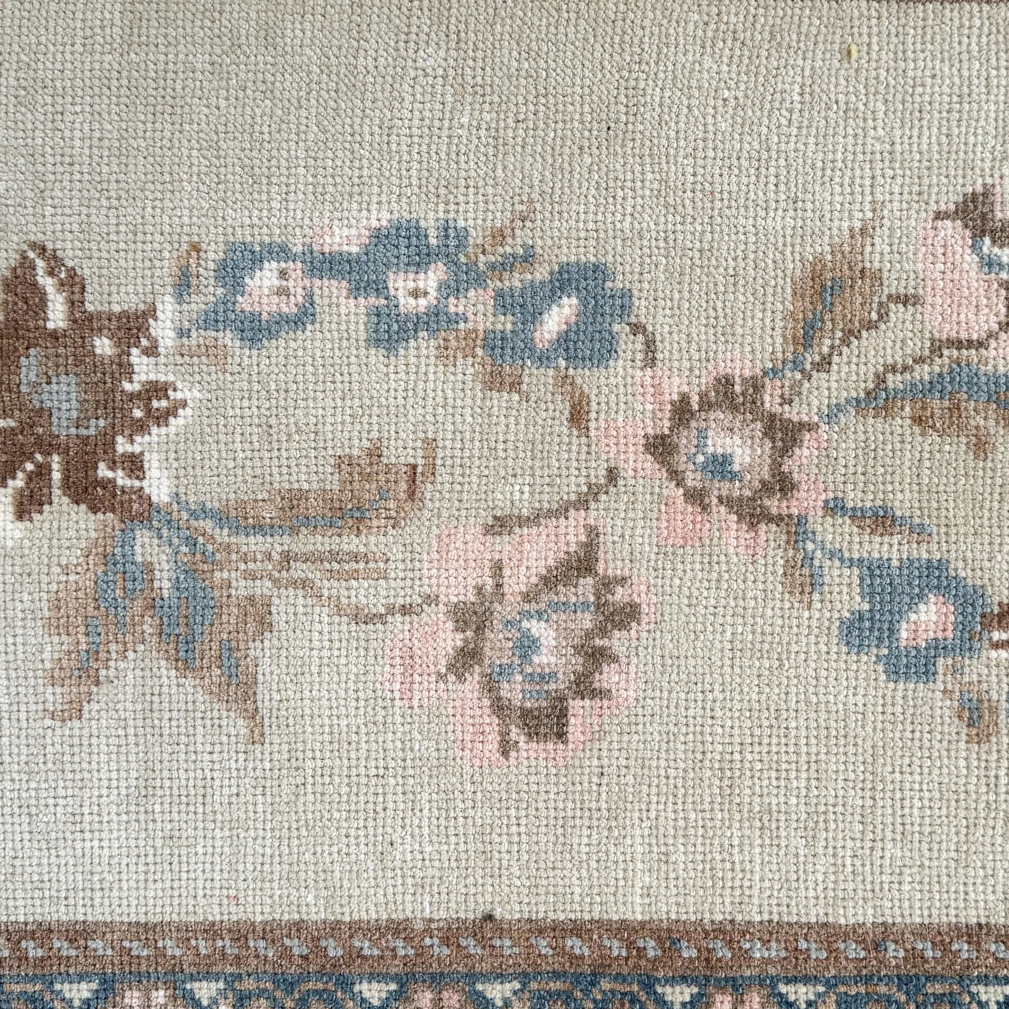 MB111 Handwoven Vintage Rug 1’9x3’8