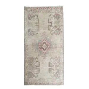 MB124 Handwoven Vintage Rug 1’9x3’7