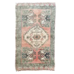 MB134 Handwoven Vintage Rug 1’8x2'10