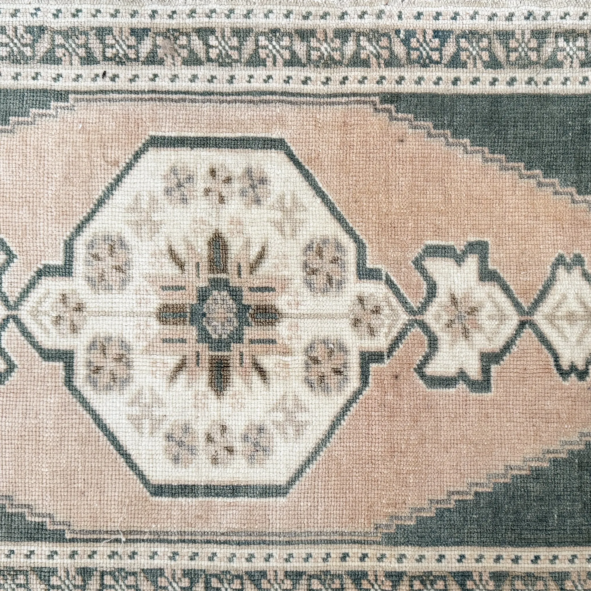MB158 Handwoven Vintage Rug 1’8x3’7