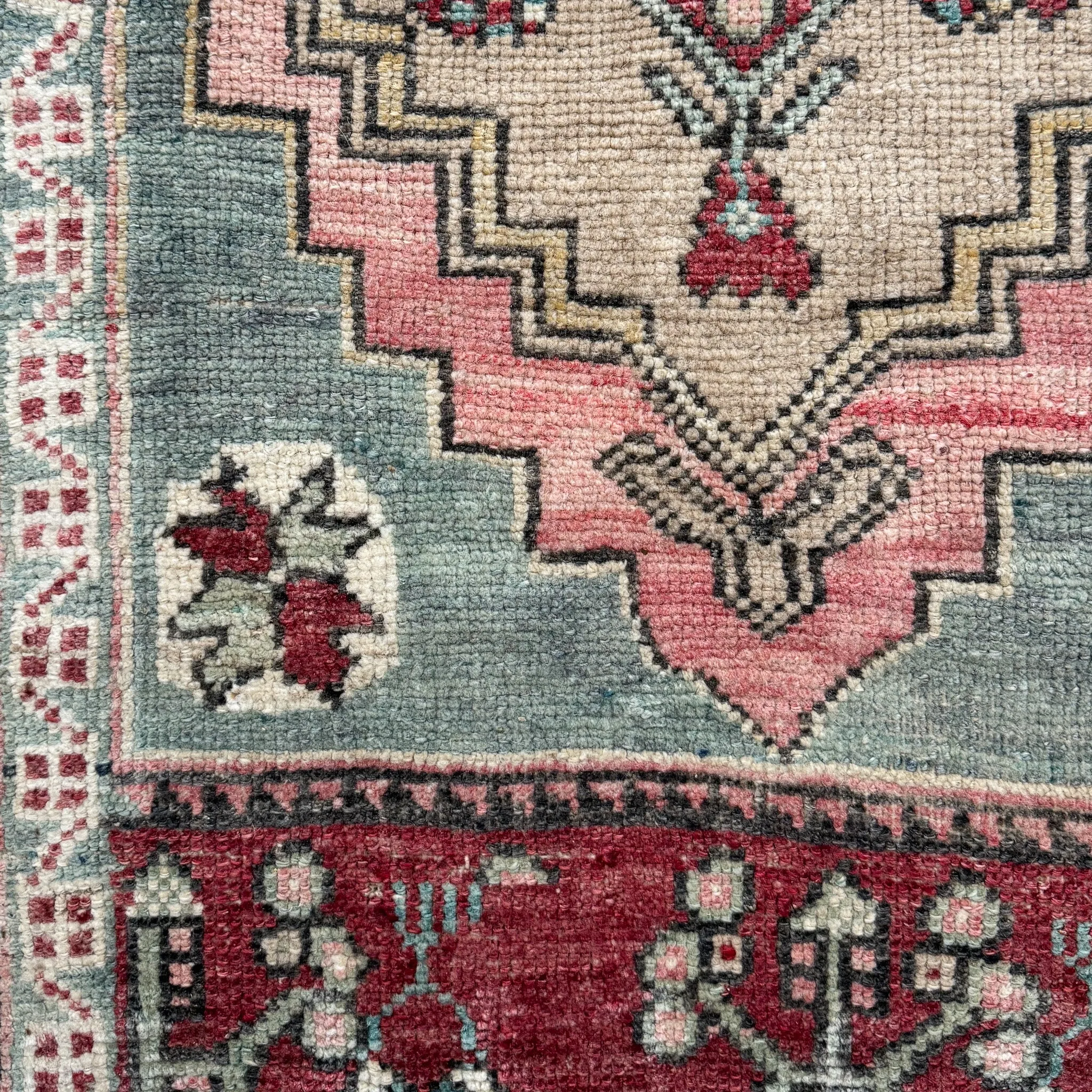 MB165 Handwoven Vintage Rug 1’9x3'1