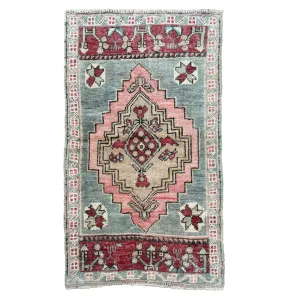 MB165 Handwoven Vintage Rug 1’9x3'1