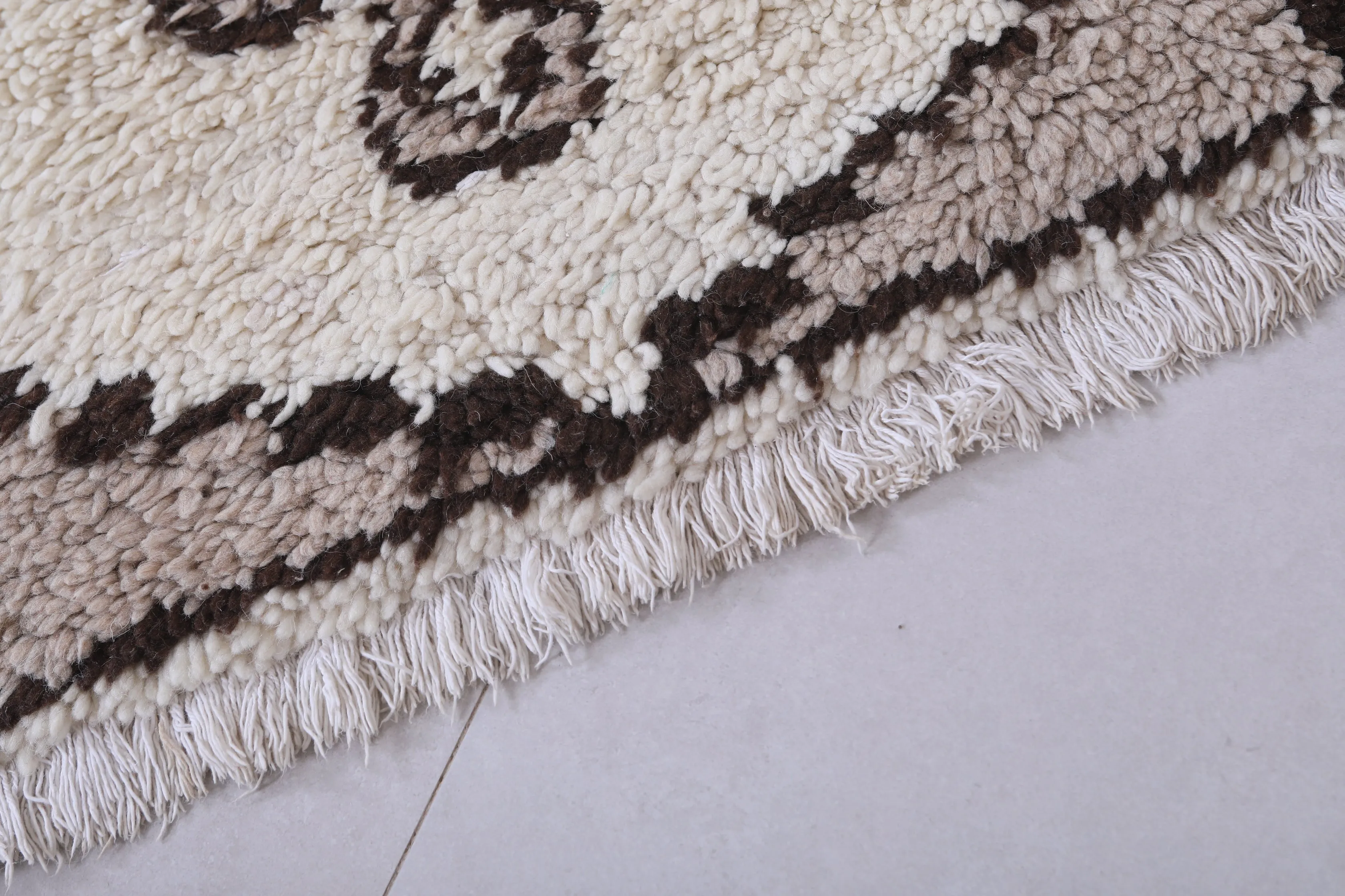 Moroccan Berber Rug – Classic Brown & Cream Tribal Design 2.2 x 6.1 ft