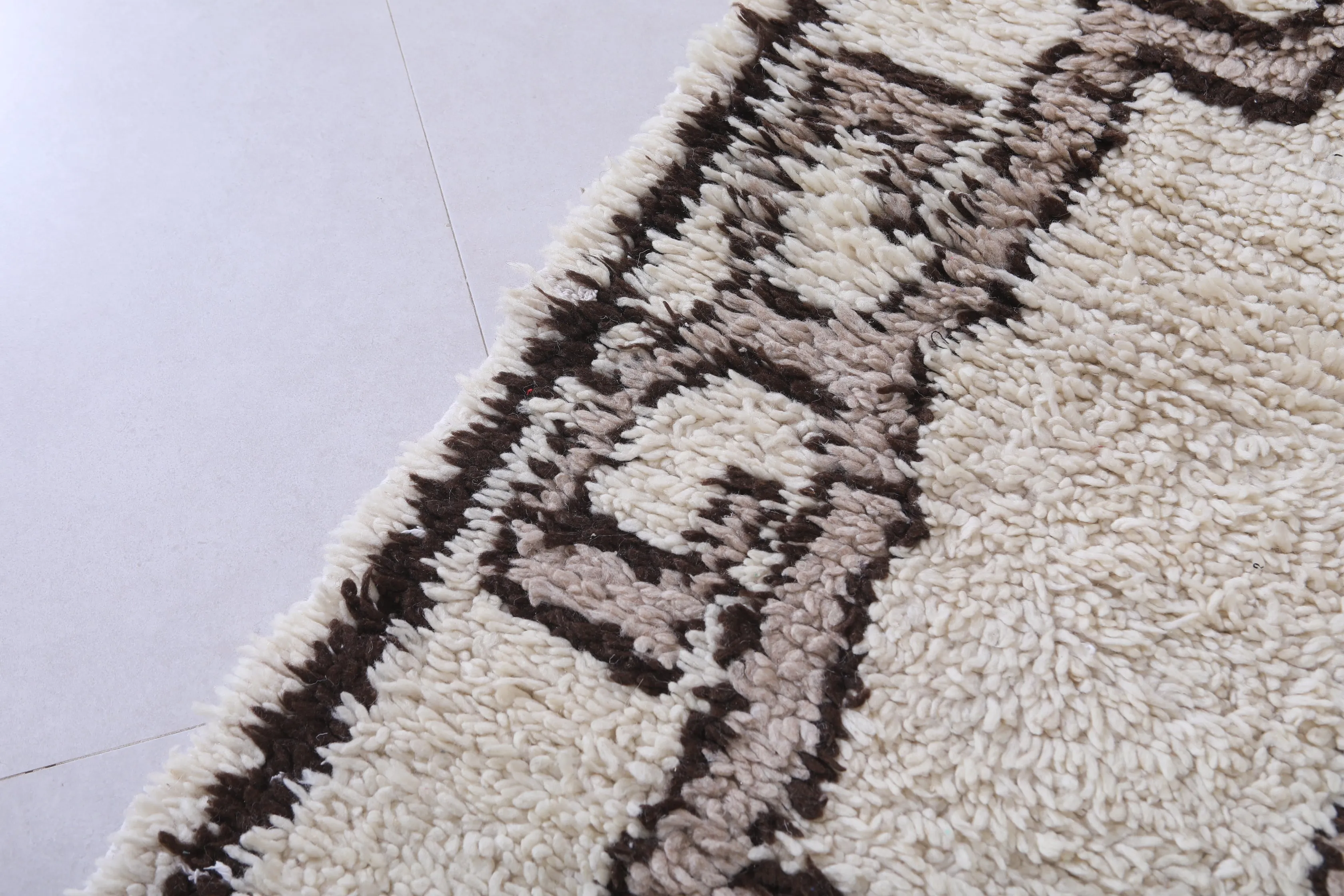Moroccan Berber Rug – Classic Brown & Cream Tribal Design 2.2 x 6.1 ft
