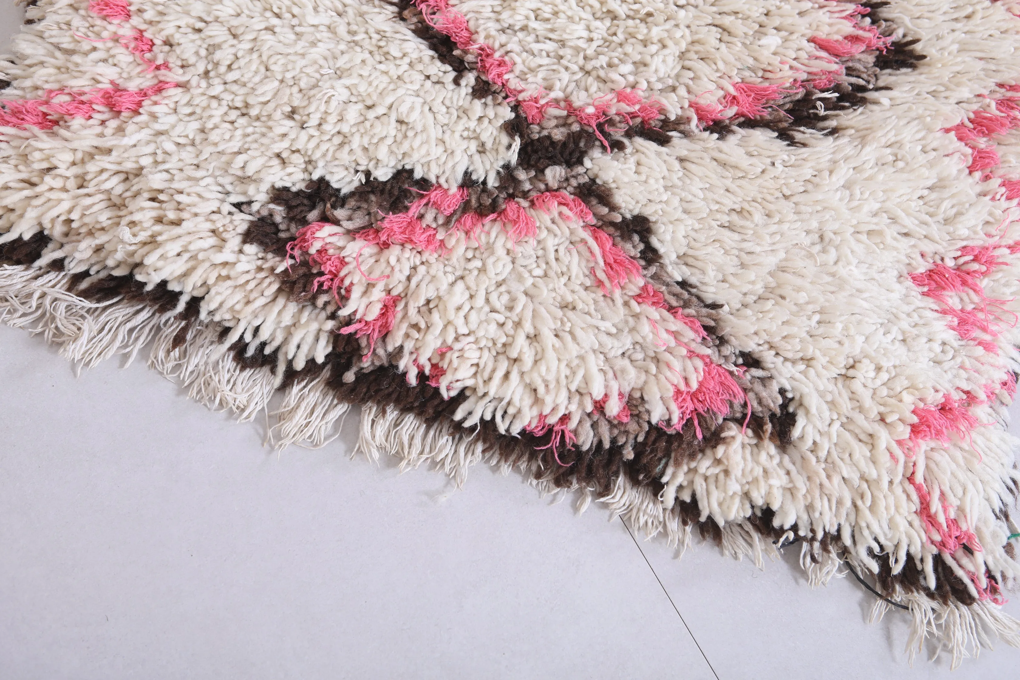 Moroccan Berber Rug - Pink Diamond Design 2.3ft x 4.9ft