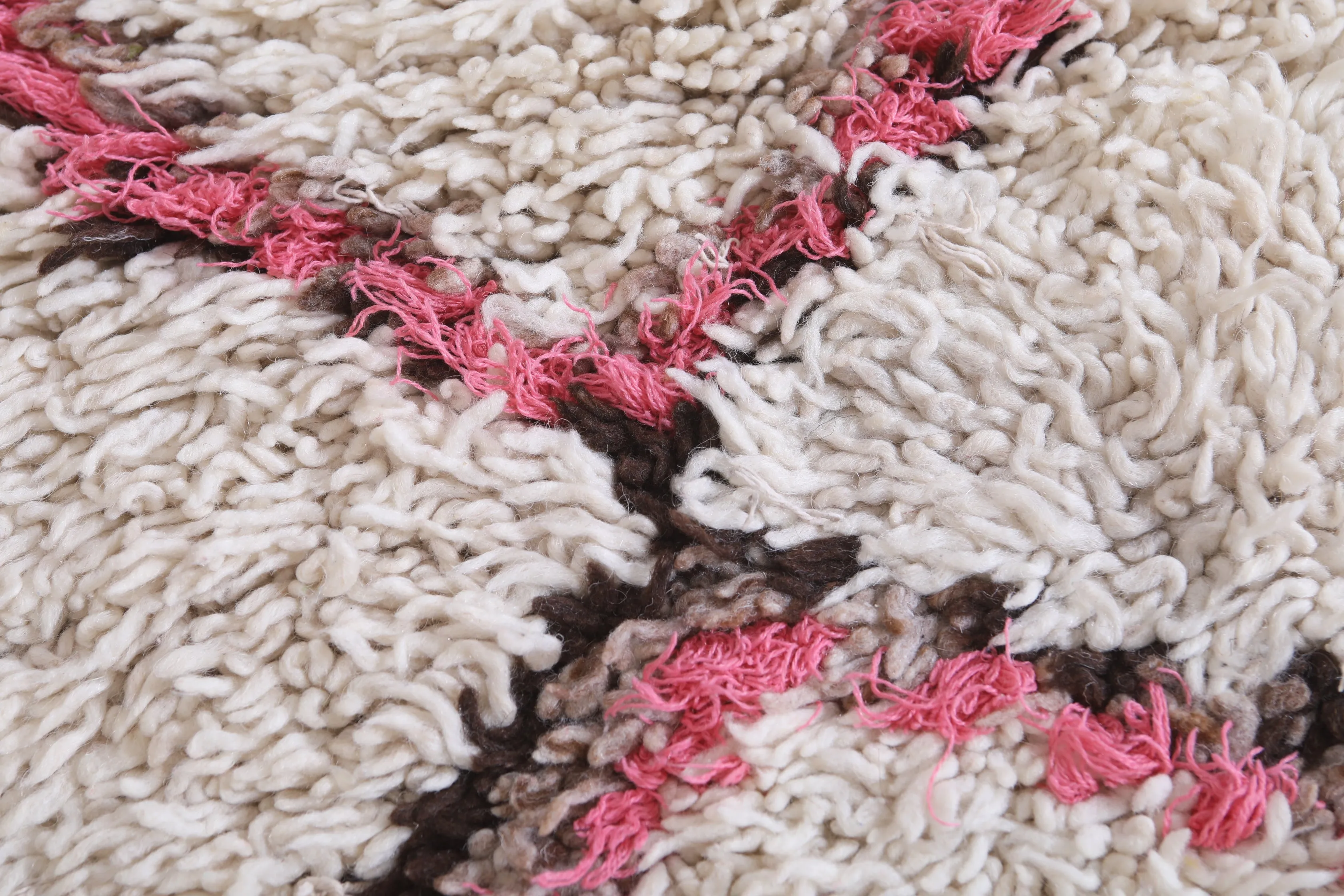Moroccan Berber Rug - Pink Diamond Design 2.3ft x 4.9ft