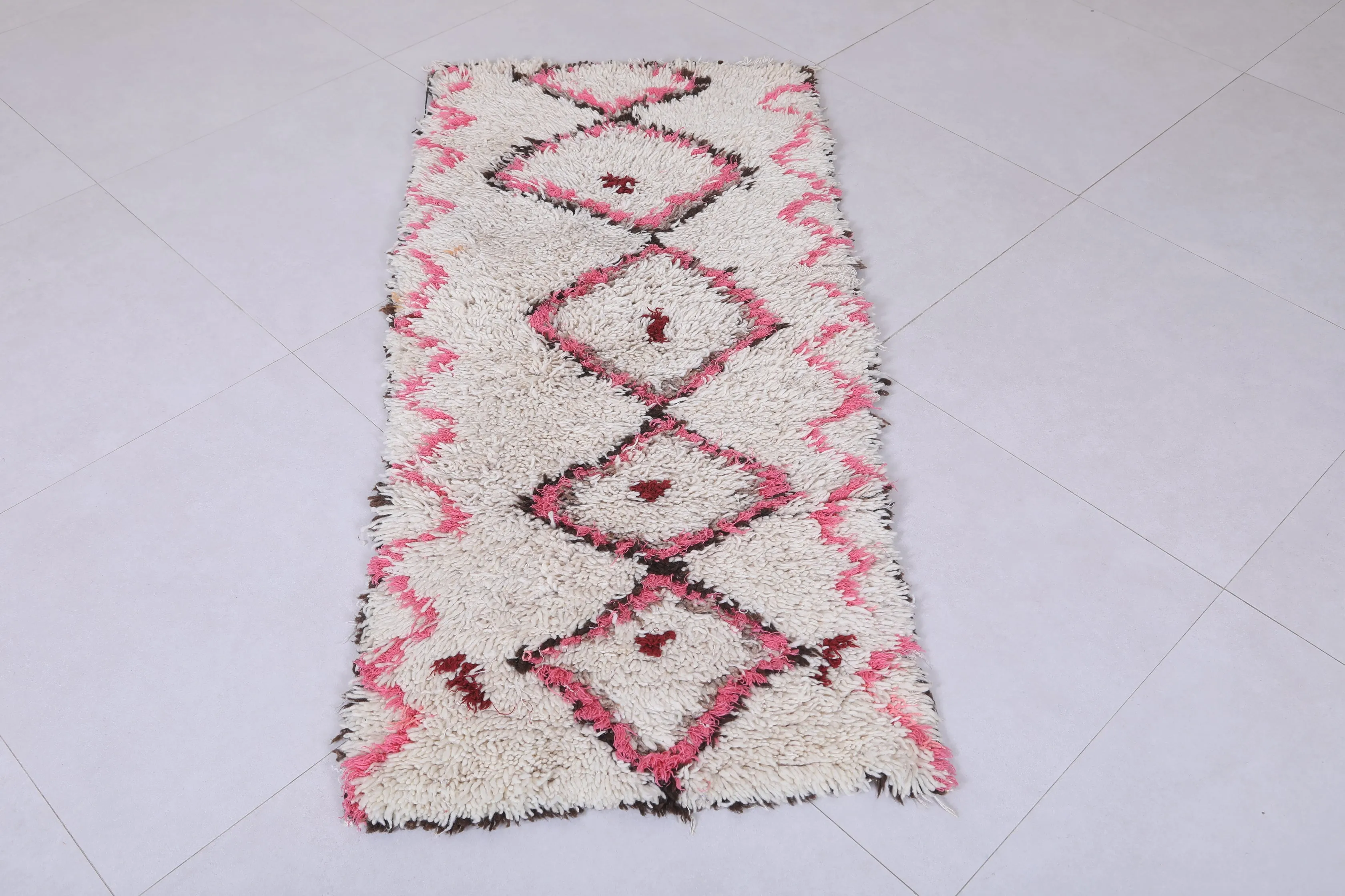 Moroccan Berber Rug - Pink Diamond Design 2.3ft x 4.9ft
