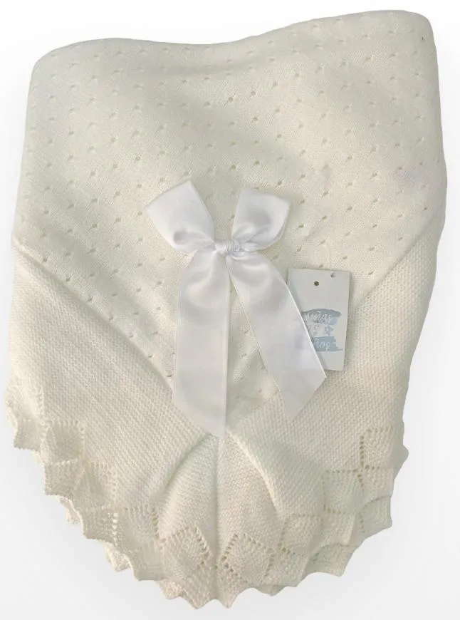 Ninas y Ninos Boxed White Shawl