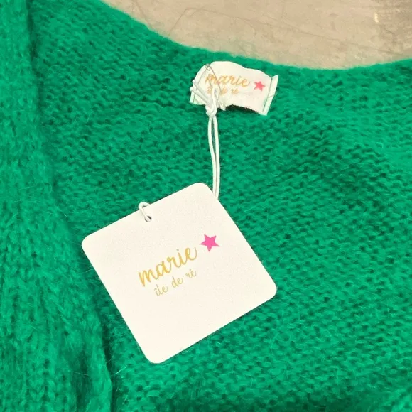 NWT cheery green sweater! Cozy comfy and cute💚soft v neck/cardi💚 see pic4 more