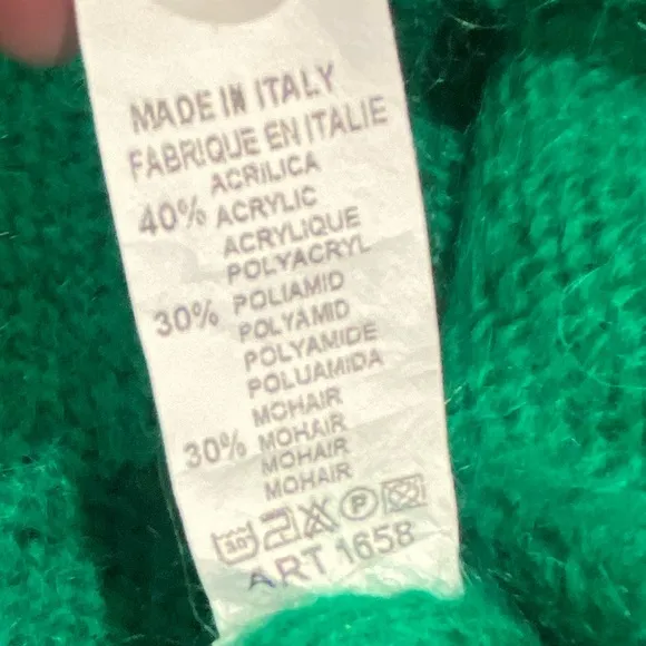 NWT cheery green sweater! Cozy comfy and cute💚soft v neck/cardi💚 see pic4 more