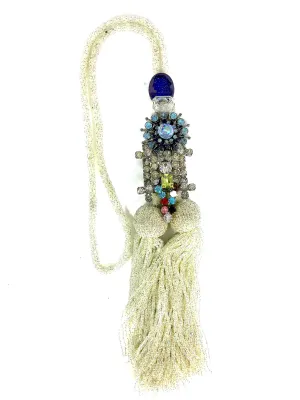 Snow White Lariat
