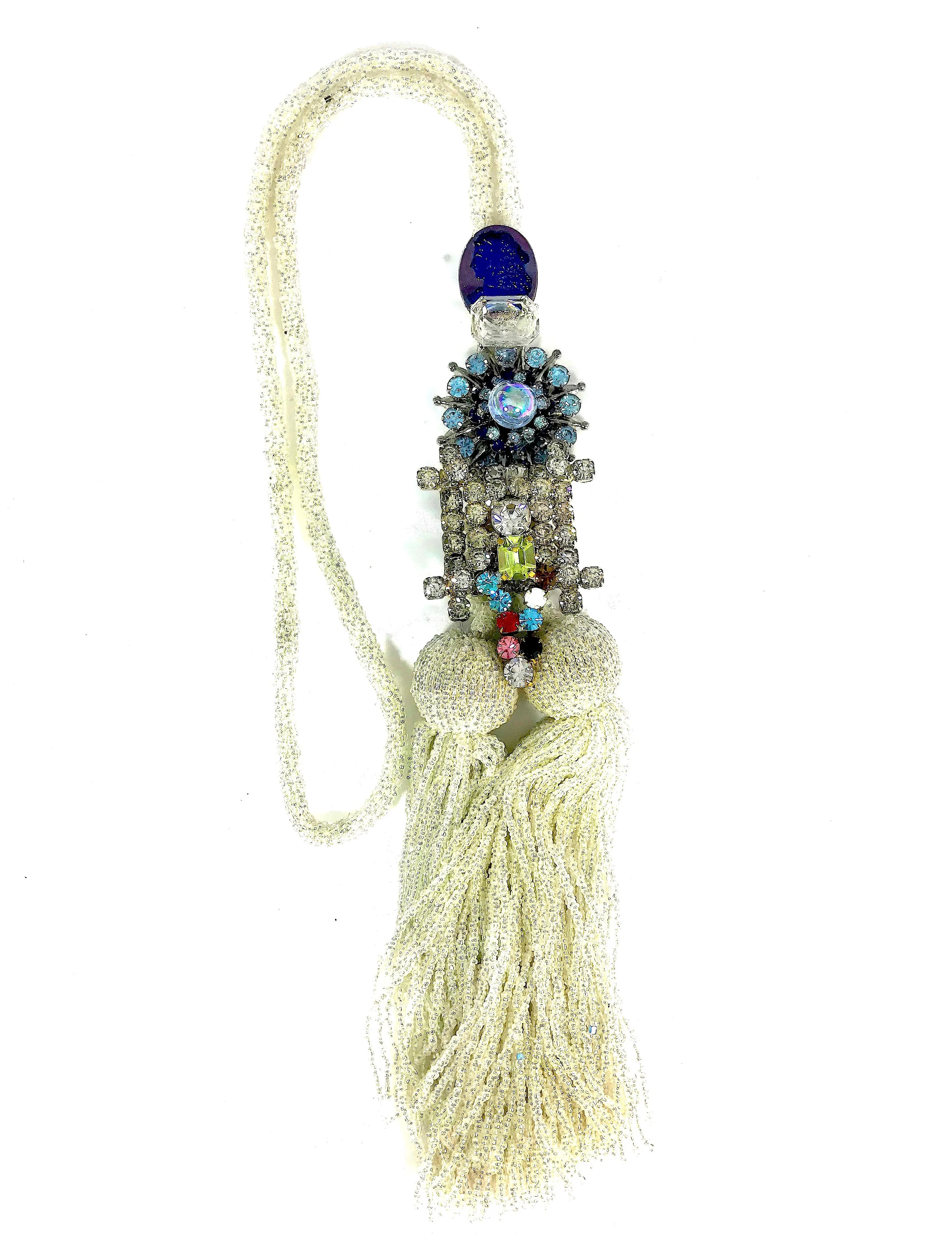 Snow White Lariat
