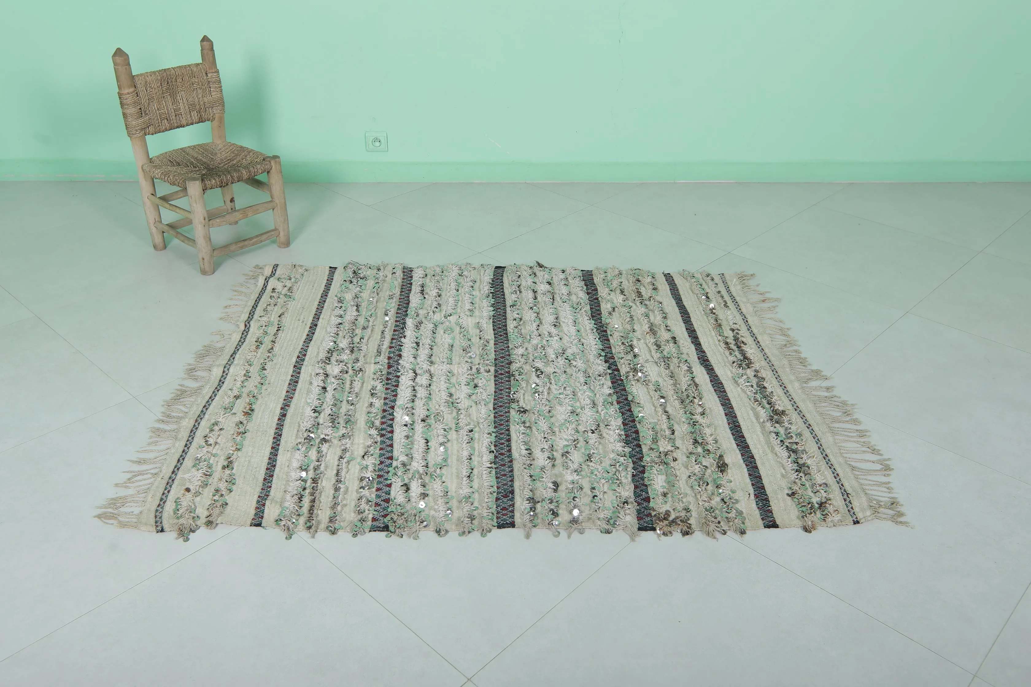 Tribal Berber Wedding Blanket - 4 FT x 4.9 FT | Handwoven Elegance